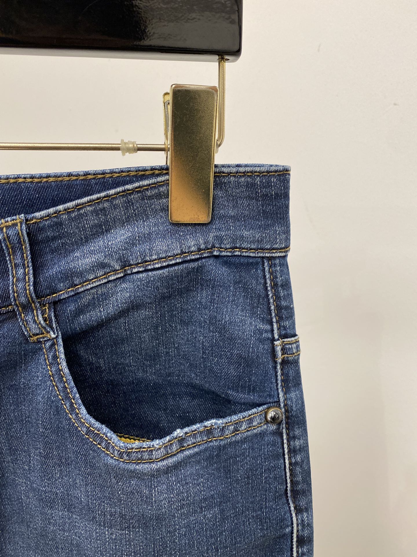 LV、2026最新品，专柜同步有售，原单狠货，水洗休闲牛仔裤，进口原版水洗弹力面料，舒适有弹性，原版五金