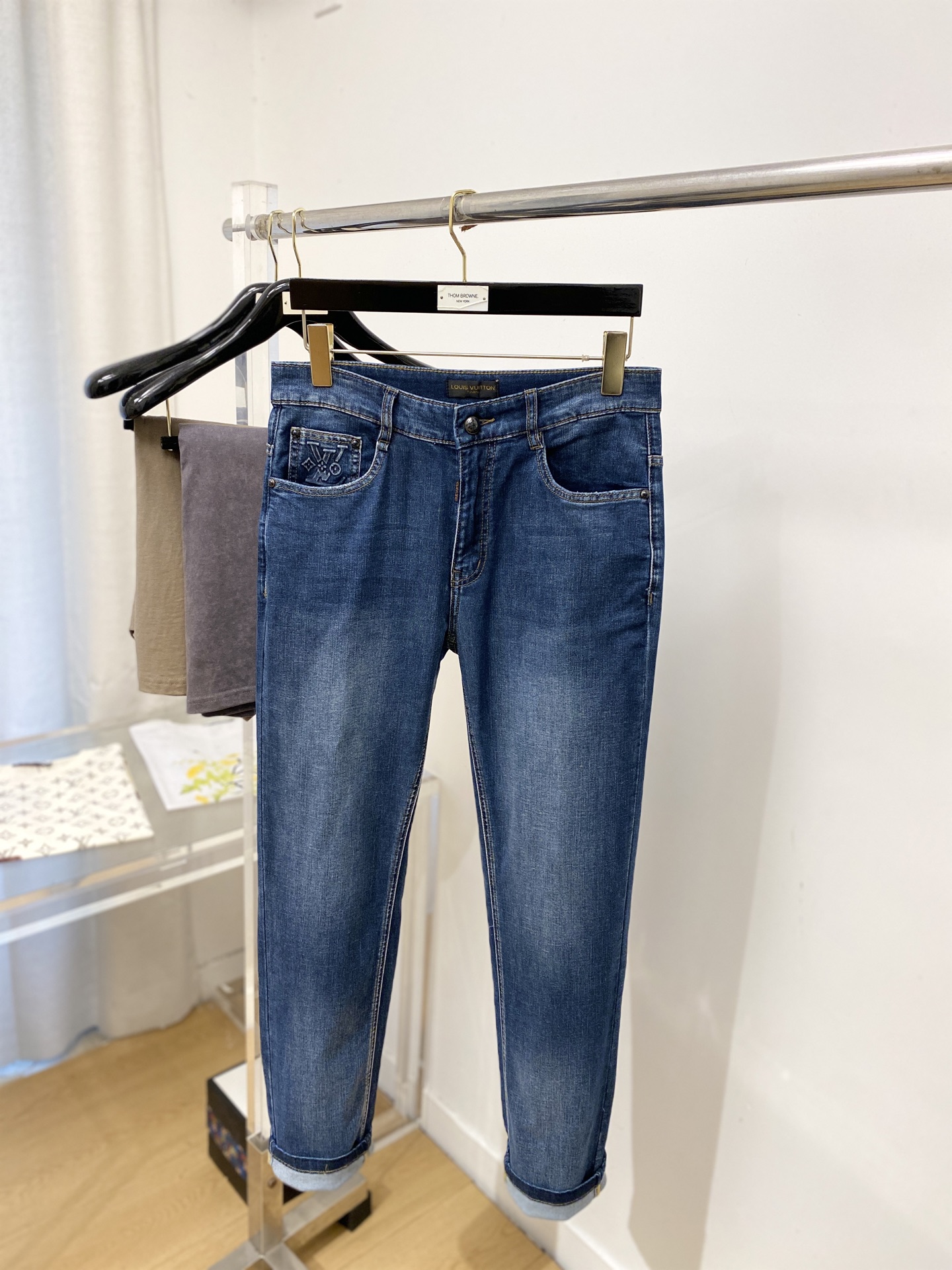 LV、2026最新品，专柜同步有售，原单狠货，水洗休闲牛仔裤，进口原版水洗弹力面料，舒适有弹性，原版五金