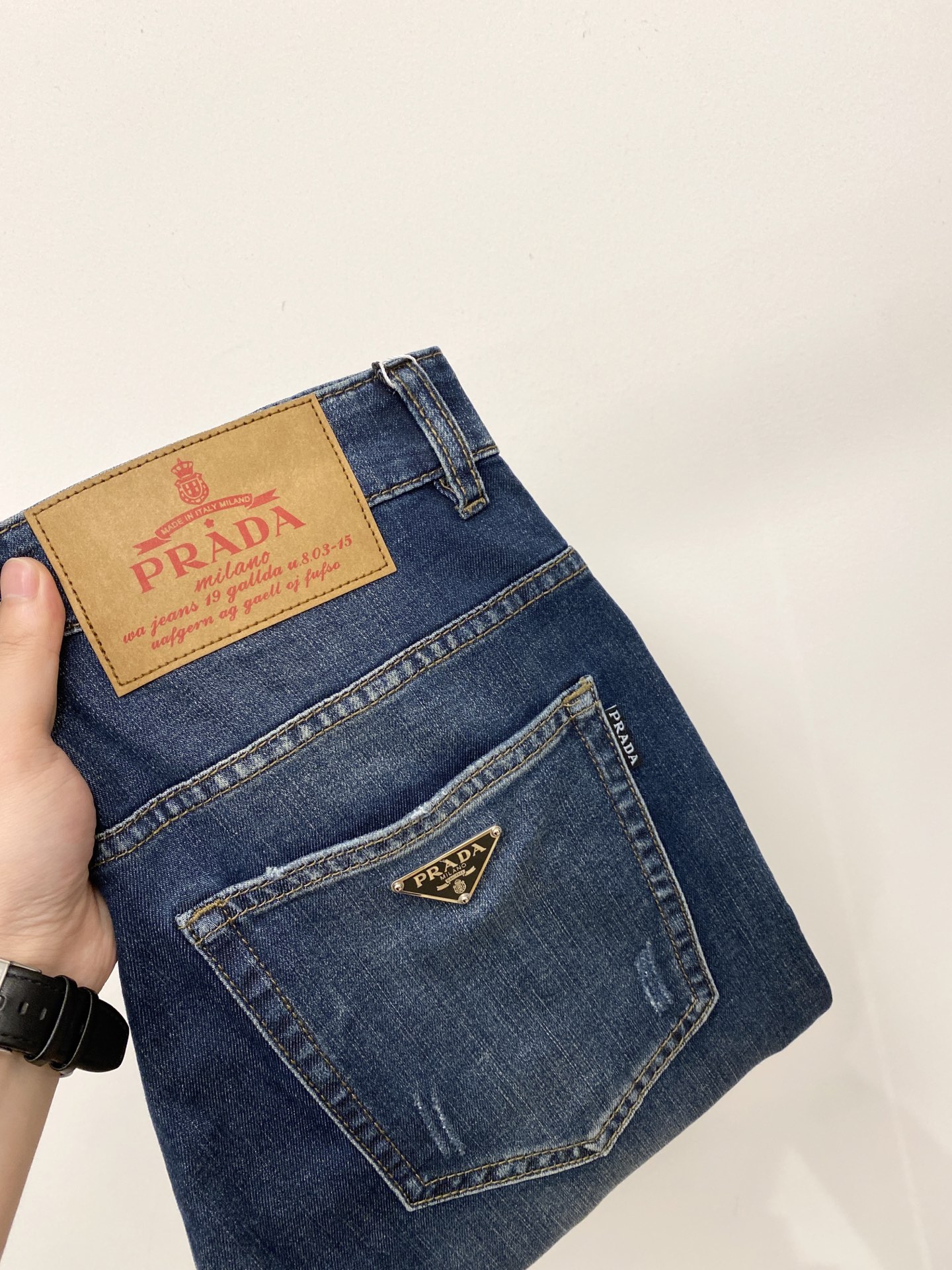 普拉达、2026最新品，专柜同步有售，原单狠货，水洗休闲牛仔裤，进口原版水洗弹力面料，舒适有弹性，原版五