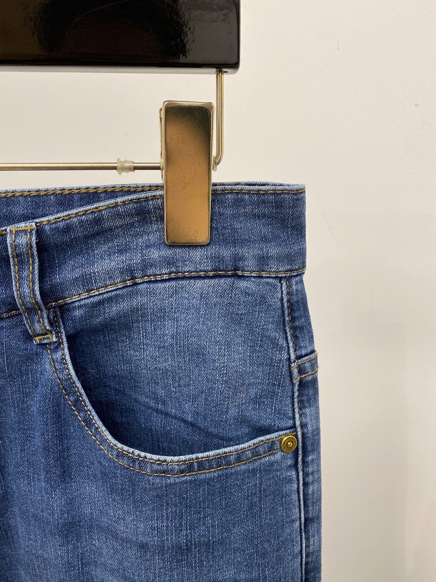 巴宝莉、2026最新品，专柜同步有售，原单狠货，水洗休闲牛仔裤，进口原版水洗弹力面料，舒适有弹性，原版五