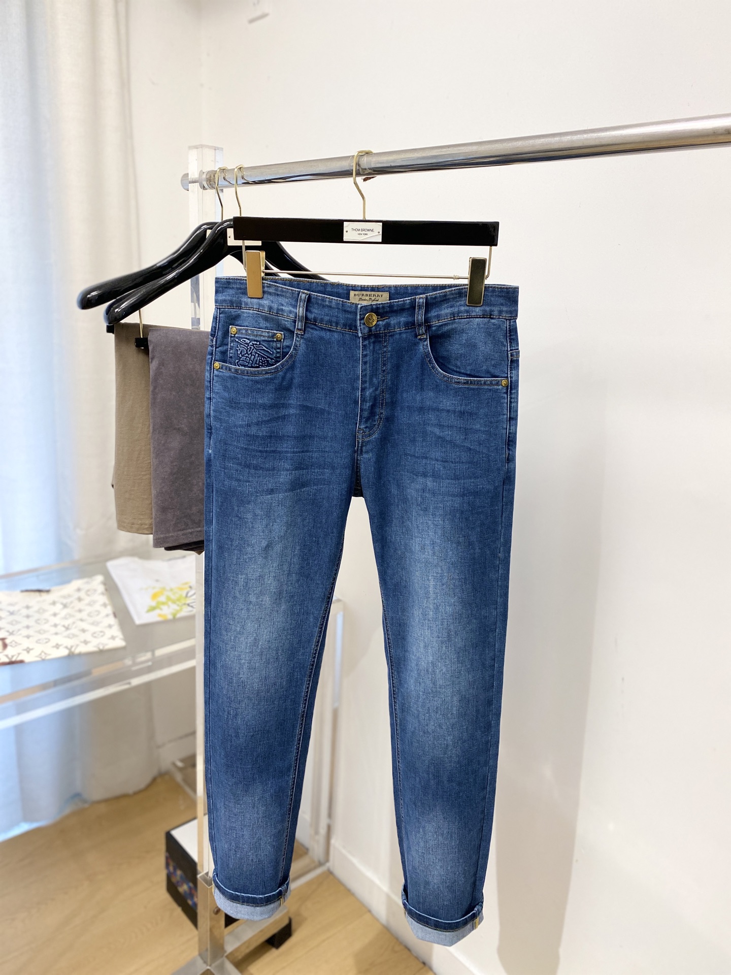 巴宝莉、2026最新品，专柜同步有售，原单狠货，水洗休闲牛仔裤，进口原版水洗弹力面料，舒适有弹性，原版五