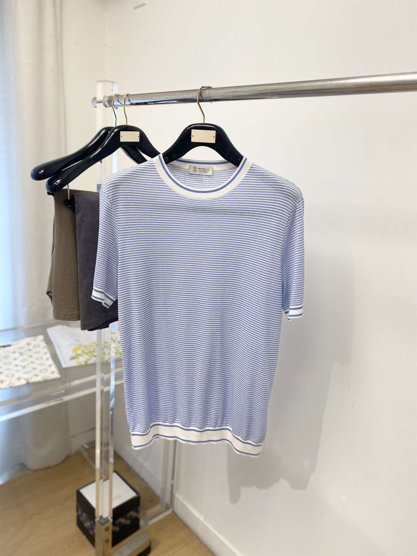 NO:835991,Brunello Cucinelli, 2026 new short-sleeved T-shirt, handsome and fashionable, simple and versatile. The fabric cotton is not only crisp and maintains the trendy silhouette, but also comfortable to wear, and the yarn is more delicate. Size M-3XL,, brunello cucinelli, loro piana, T-shirt, tees, t-shirt,19860909Brunello Cucinelli、2026新品短袖T恤,帅气时尚,简约百搭款.面料棉 不仅挺括,保持潮流的廓形,又穿着舒适,纱织更细腻,码数M-3XL,,brunello cucinelli,loro piana,T-shirt,tees，t-shirt,,Men's clothing