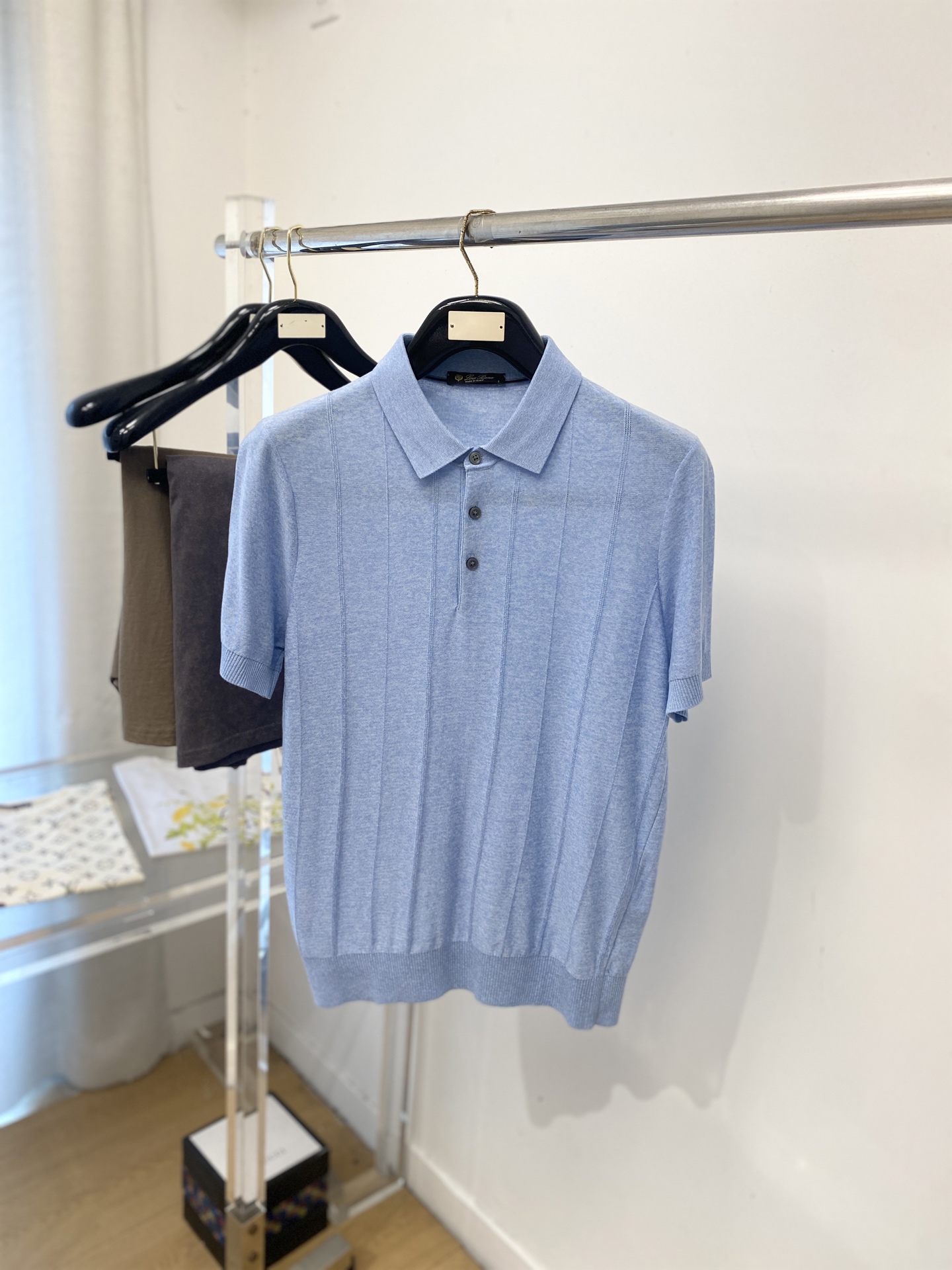 NO:836002,LP, 2026 new short-sleeved T-shirt, handsome and fashionable, simple and versatile. The fabric cotton is not only crisp and maintains the trendy silhouette, but also comfortable to wear, and the yarn is more delicate. The size is M-3Xl, loro piana, T-shirt, tees, t-shirt,19860909LP、2026新品短袖T恤,帅气时尚,简约百搭款.面料棉 不仅挺括,保持潮流的廓形,又穿着舒适,纱织更细腻,码数M-3Xl,,loro piana,T-shirt,tees，t-shirt,,Men's clothing