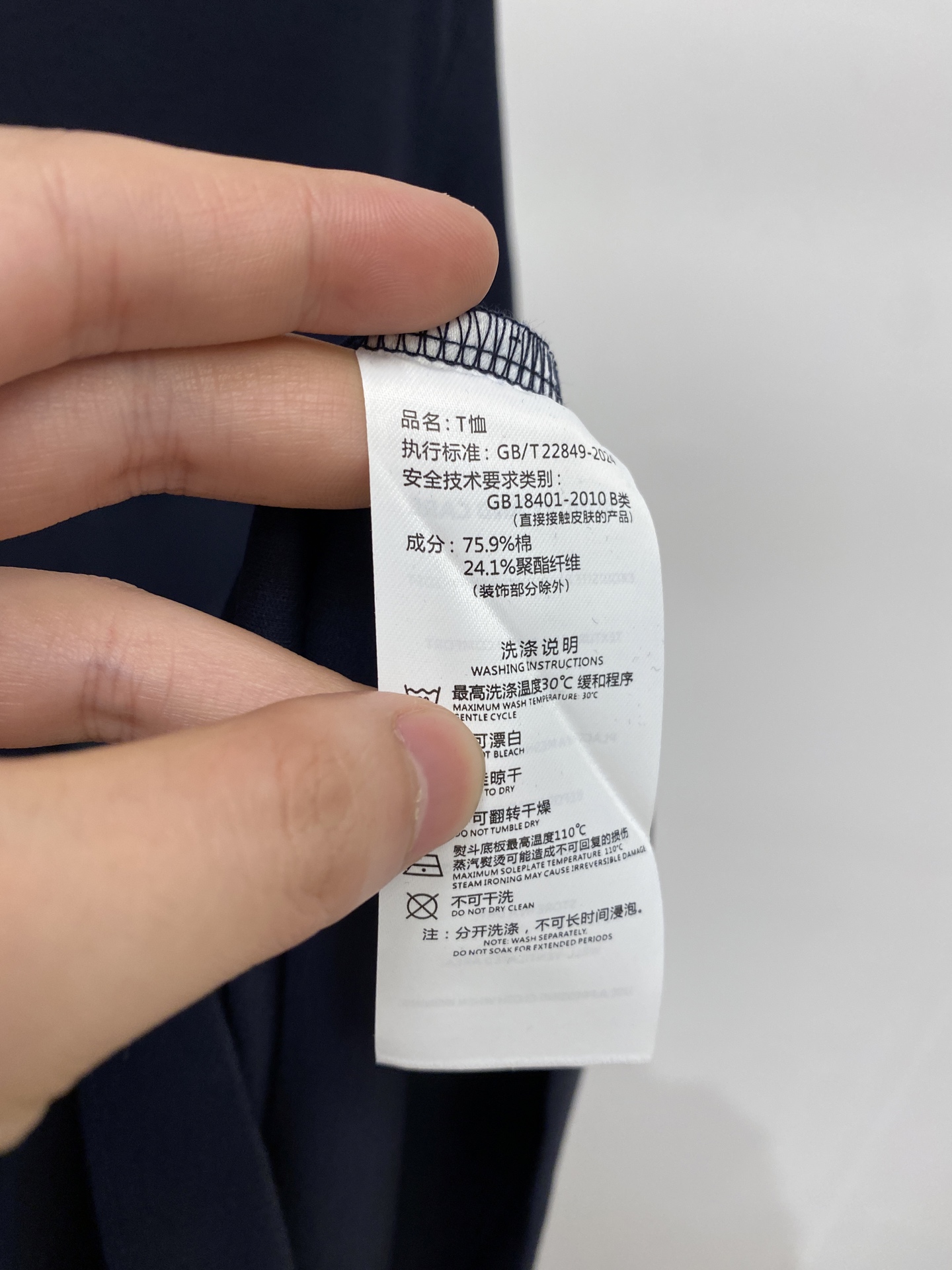 Loro Piana、2026新品短袖T恤，帅气时尚，简约百搭款。胸前精致刺绣字母logo，面料棉 不仅挺括，保持潮流的