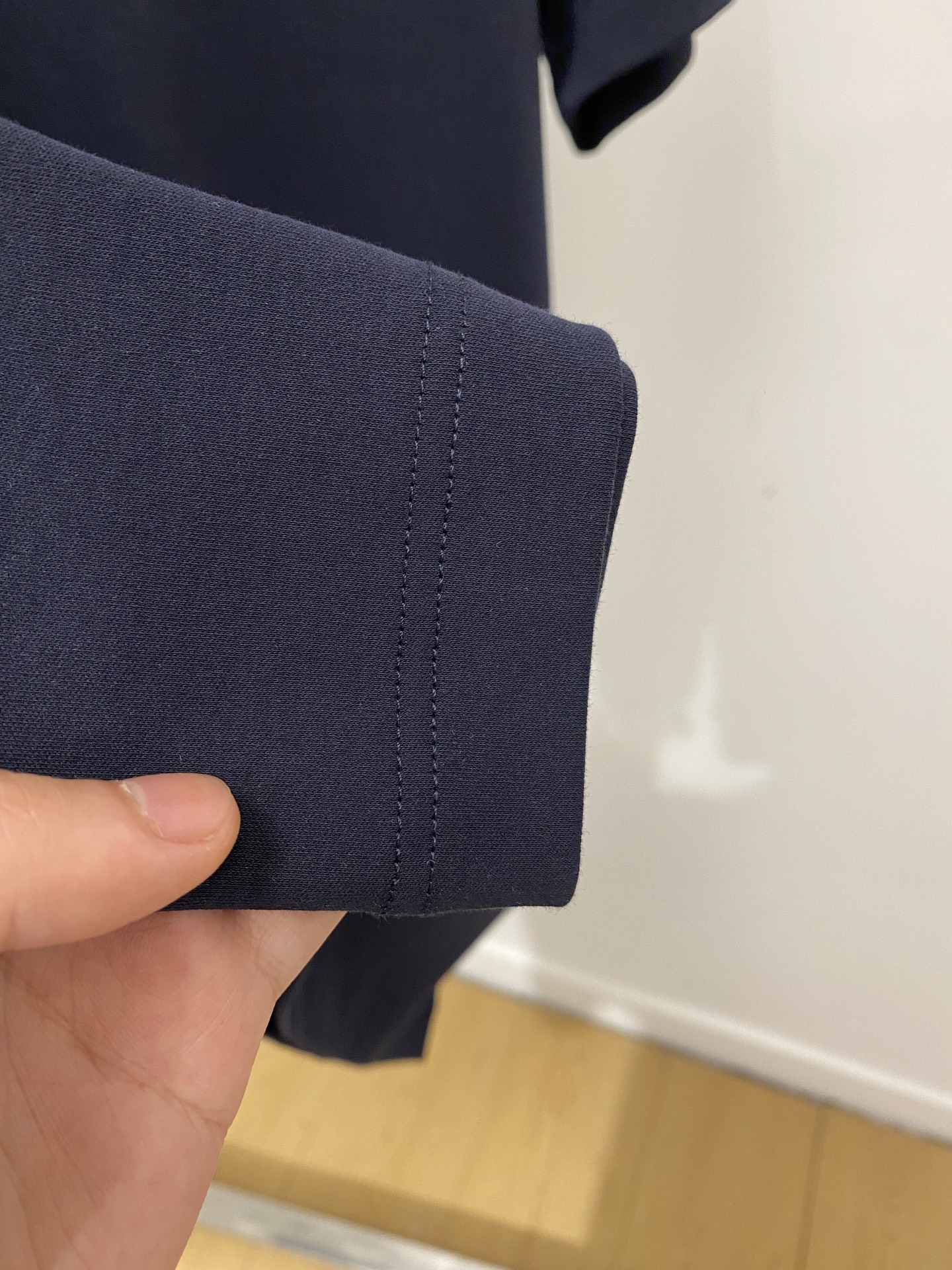 Loro Piana、2026新品短袖T恤，帅气时尚，简约百搭款。胸前精致刺绣字母logo，面料棉 不仅挺括，保持潮流的