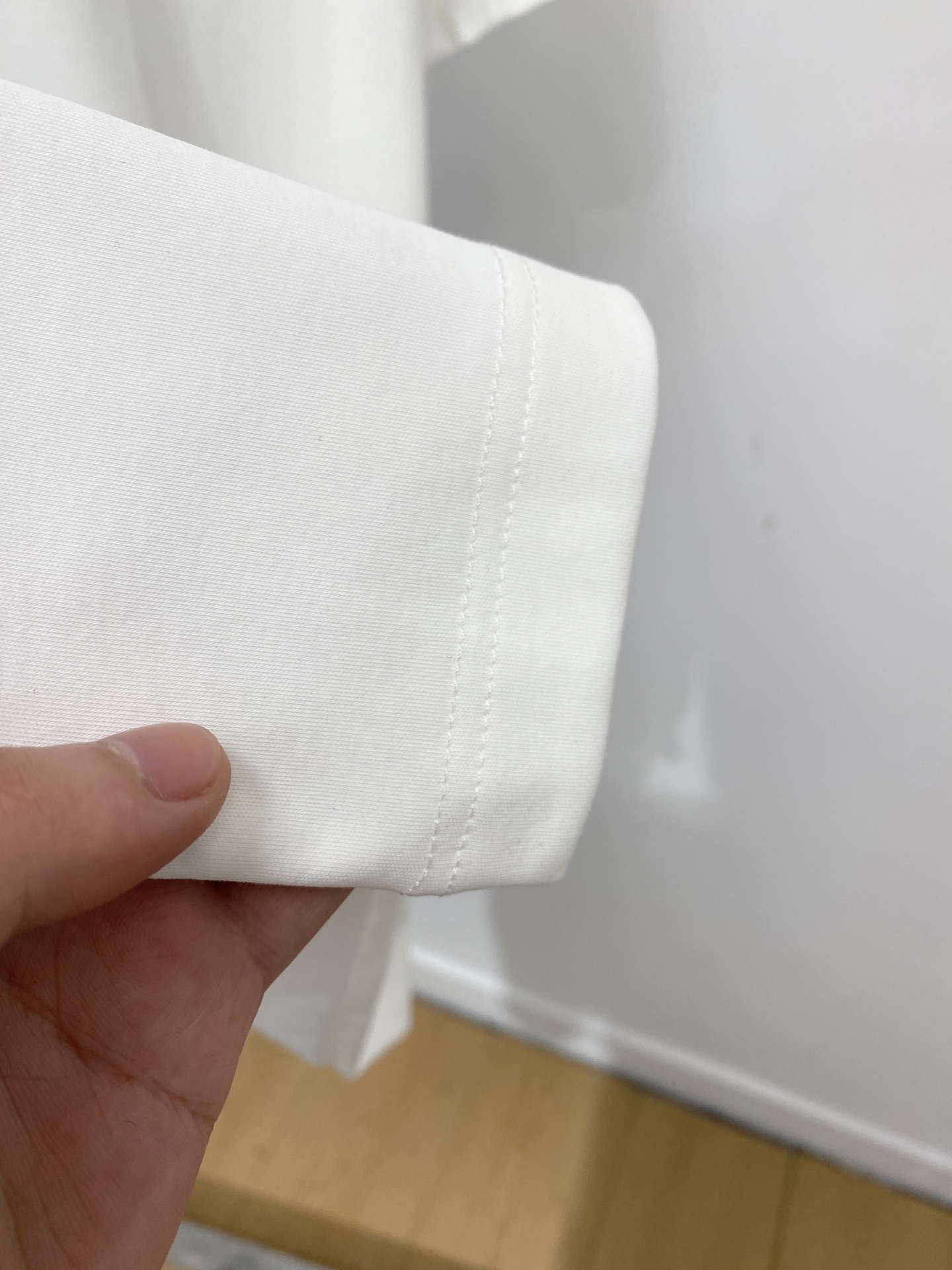 Loro Piana、2026新品短袖T恤，帅气时尚，简约百搭款。胸前精致刺绣字母logo，面料棉 不仅挺括，保持潮流的