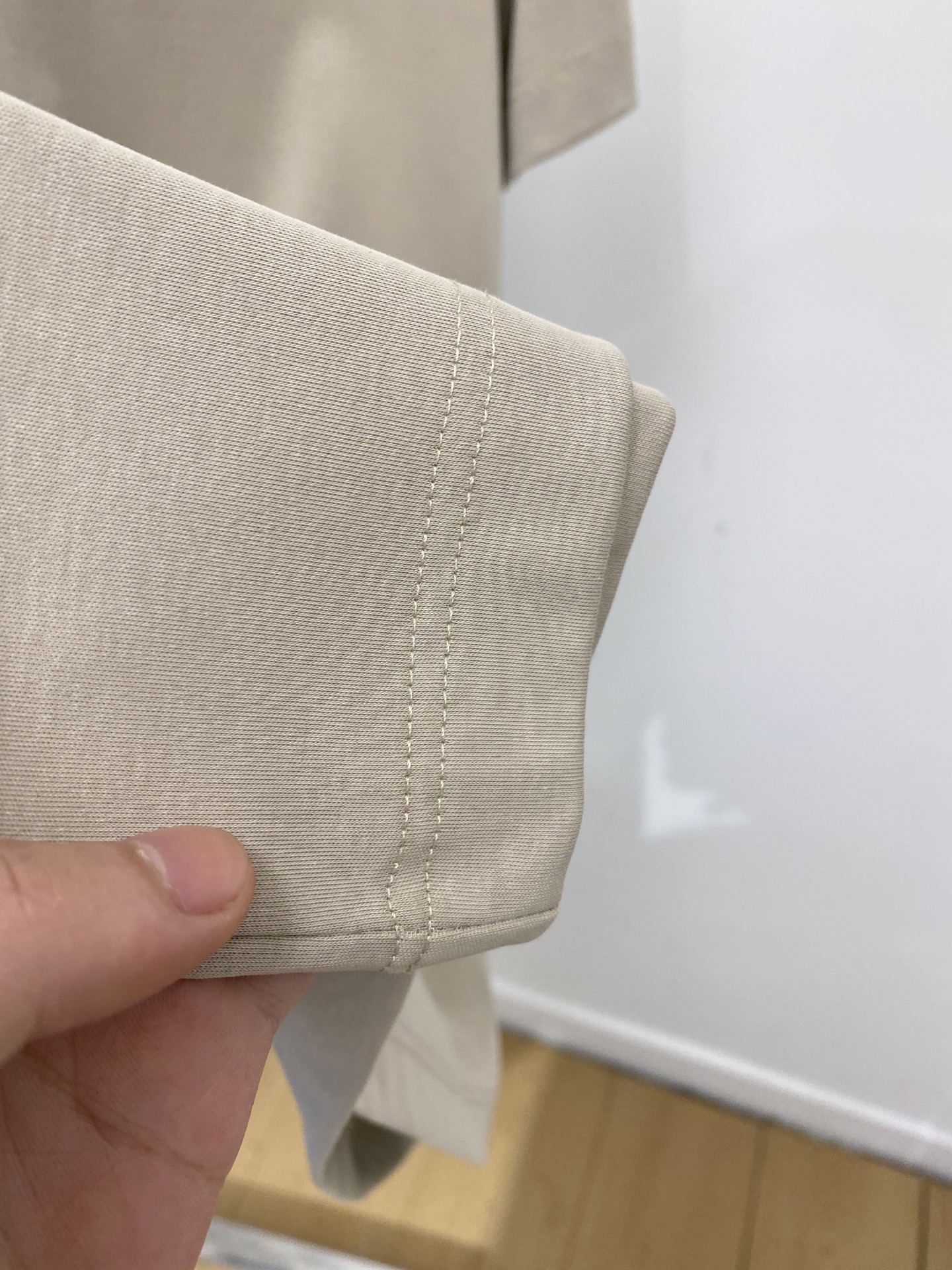 Loro Piana、2026新品短袖T恤，帅气时尚，简约百搭款。胸前精致刺绣字母logo，面料棉 不仅挺括，保持潮流的