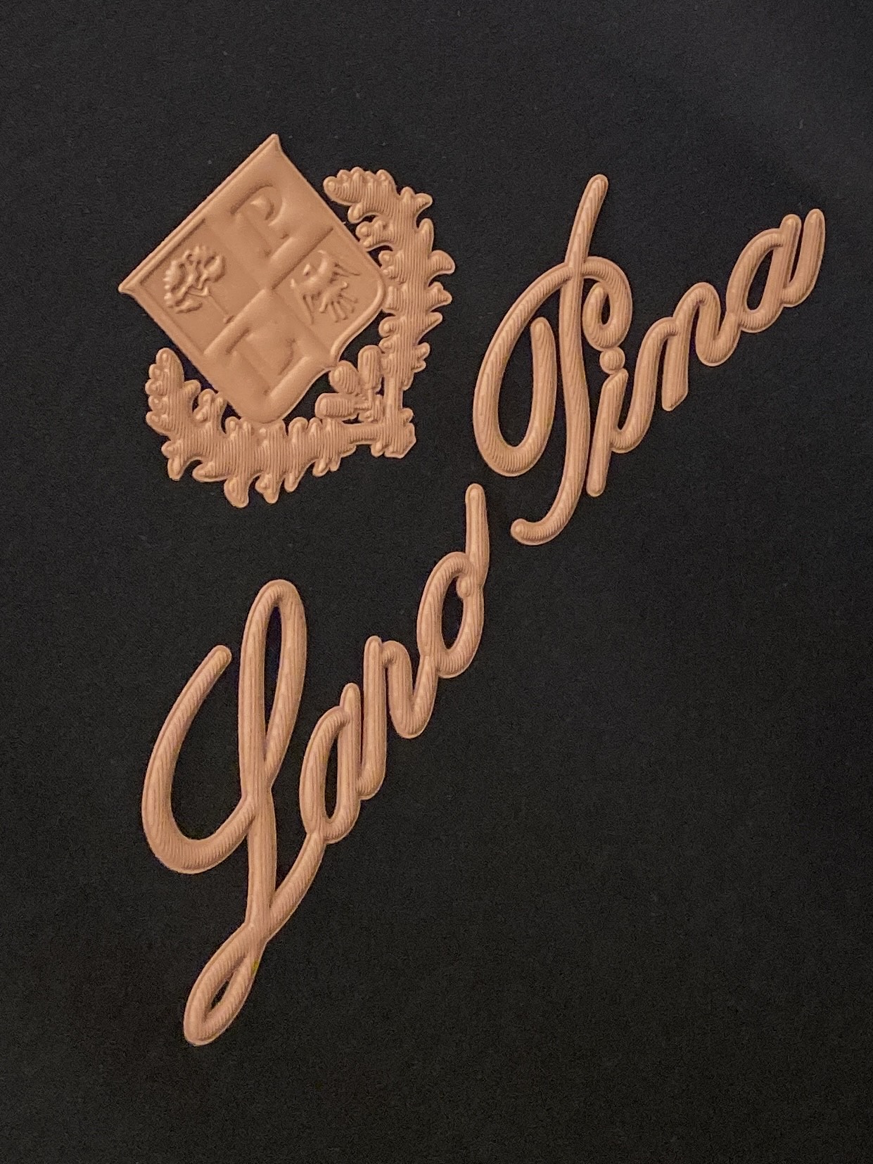 Loro Piana、2026新品短袖T恤，帅气时尚，简约百搭款。胸前顶级印胶图案字母logo，面料棉 不仅挺括，保持潮