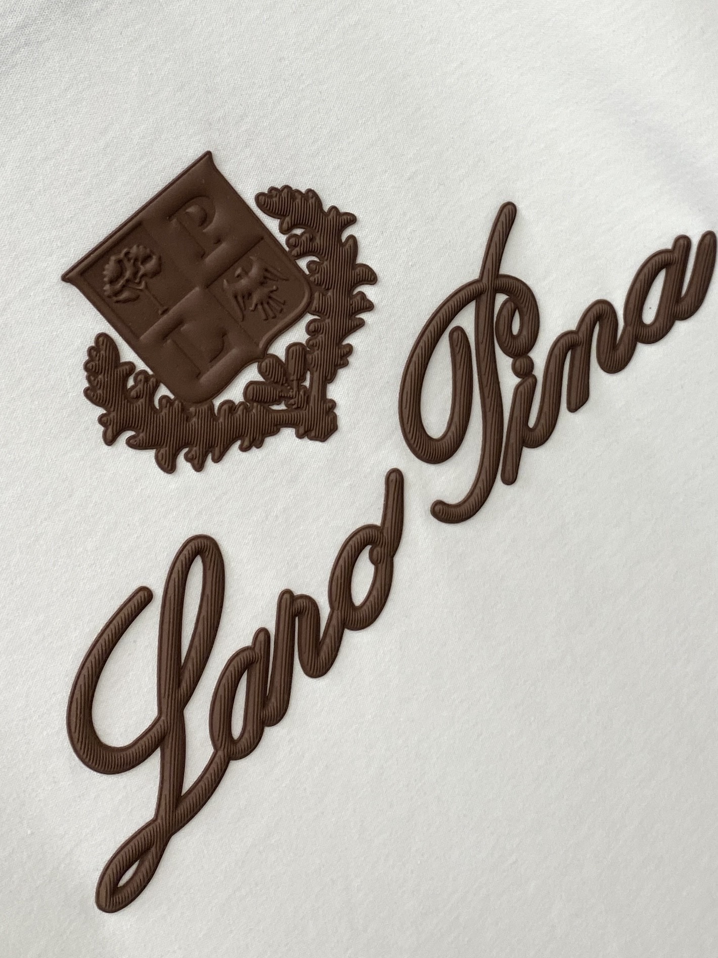 Loro Piana、2026新品短袖T恤，帅气时尚，简约百搭款。胸前顶级印胶图案字母logo，面料棉 不仅挺括，保持潮