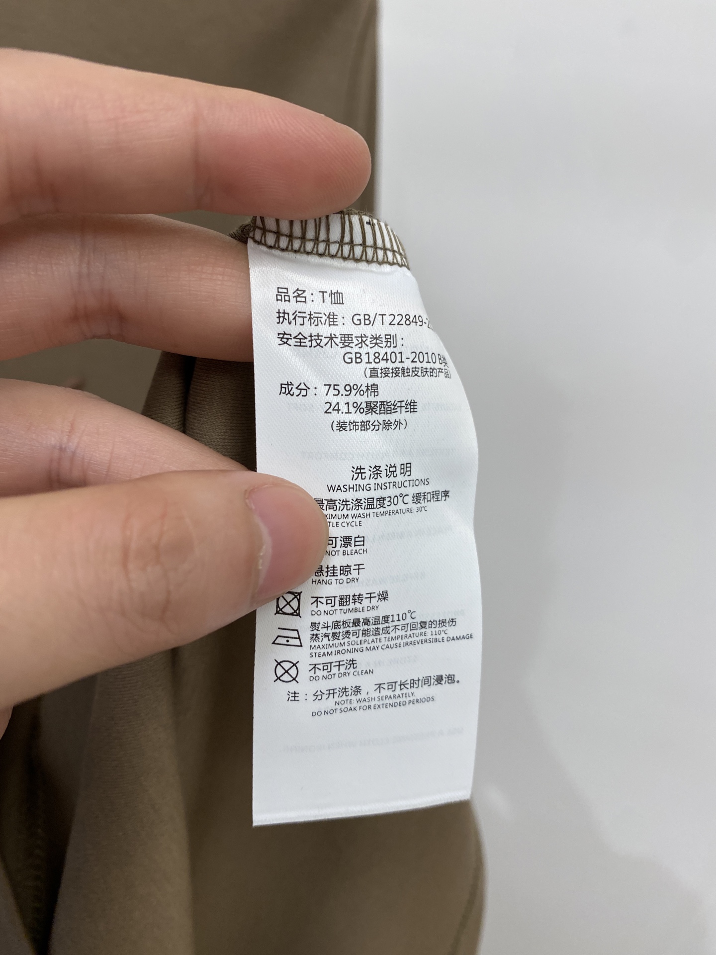 Loro Piana、2026新品短袖T恤，帅气时尚，简约百搭款。胸前顶级印胶图案字母logo，面料棉 不仅挺括，保持潮