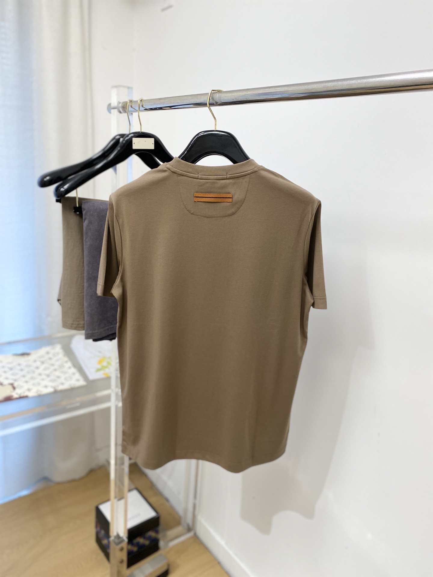 Loro Piana、2026新品短袖T恤，帅气时尚，简约百搭款。胸前顶级印胶图案字母logo，面料棉 不仅挺括，保持潮