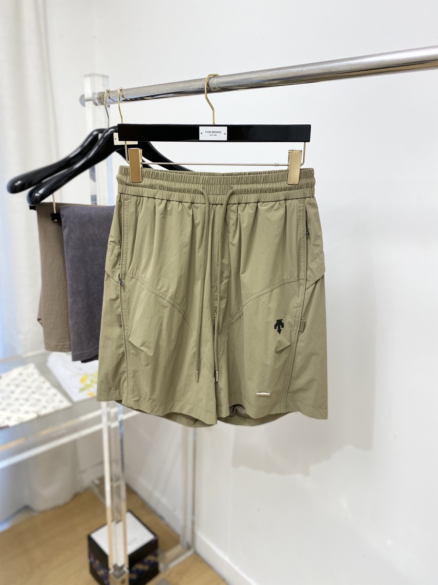 NO:775859,DESCENTE, the most popular casual shorts in 2026. High elasticity, slimming, simple and versatile. The workmanship is fine, and the care can be seen in every stitch. It is the favorite of many celebrities and Internet celebrities. It lengthens the body proportions!  Micro-elastic comfortable fabric details body size M-3XL,,shorts,19860909DESCENTE迪桑特、2026爆款休闲短裤 高弹显瘦必爆简约百搭爆款,做工精细,每一针都看得到用心,超多明星网红最爱 拉长身材比例哦！微弹 舒适面料 细节体码数M-3XL,,shorts,,Men's clothing