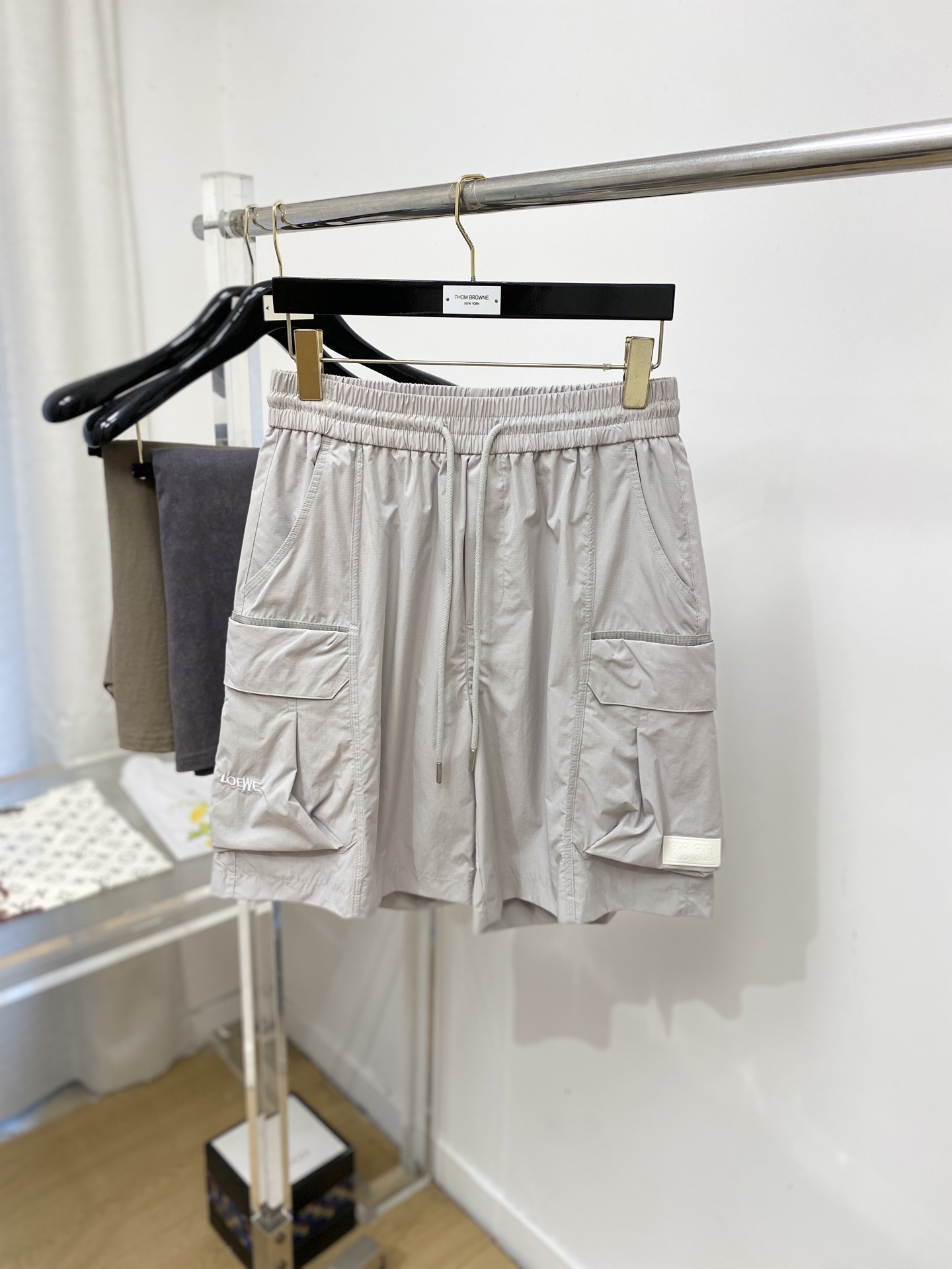 NO:775863,Luo Yiwei, 2026 popular casual shorts, high elasticity, slimming, simple and versatile, popular style, fine workmanship, every stitch can be seen attentiveness, favorite of many celebrities and Internet celebrities, elongating body proportions!  Micro-elastic comfortable fabric details body size M-3XL,,loewe,shorts,19860909罗意威、2026爆款休闲短裤 高弹显瘦必爆简约百搭爆款,做工精细,每一针都看得到用心,超多明星网红最爱 拉长身材比例哦！微弹 舒适面料 细节体码数M-3XL,,loewe,shorts,,Men's clothing