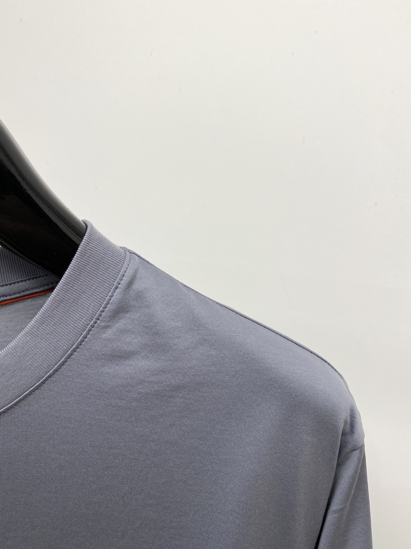 Loro Piana、2026新品短袖T恤，帅气时尚，胸前顶级印胶图案字母logo，简约百搭款。面料棉 