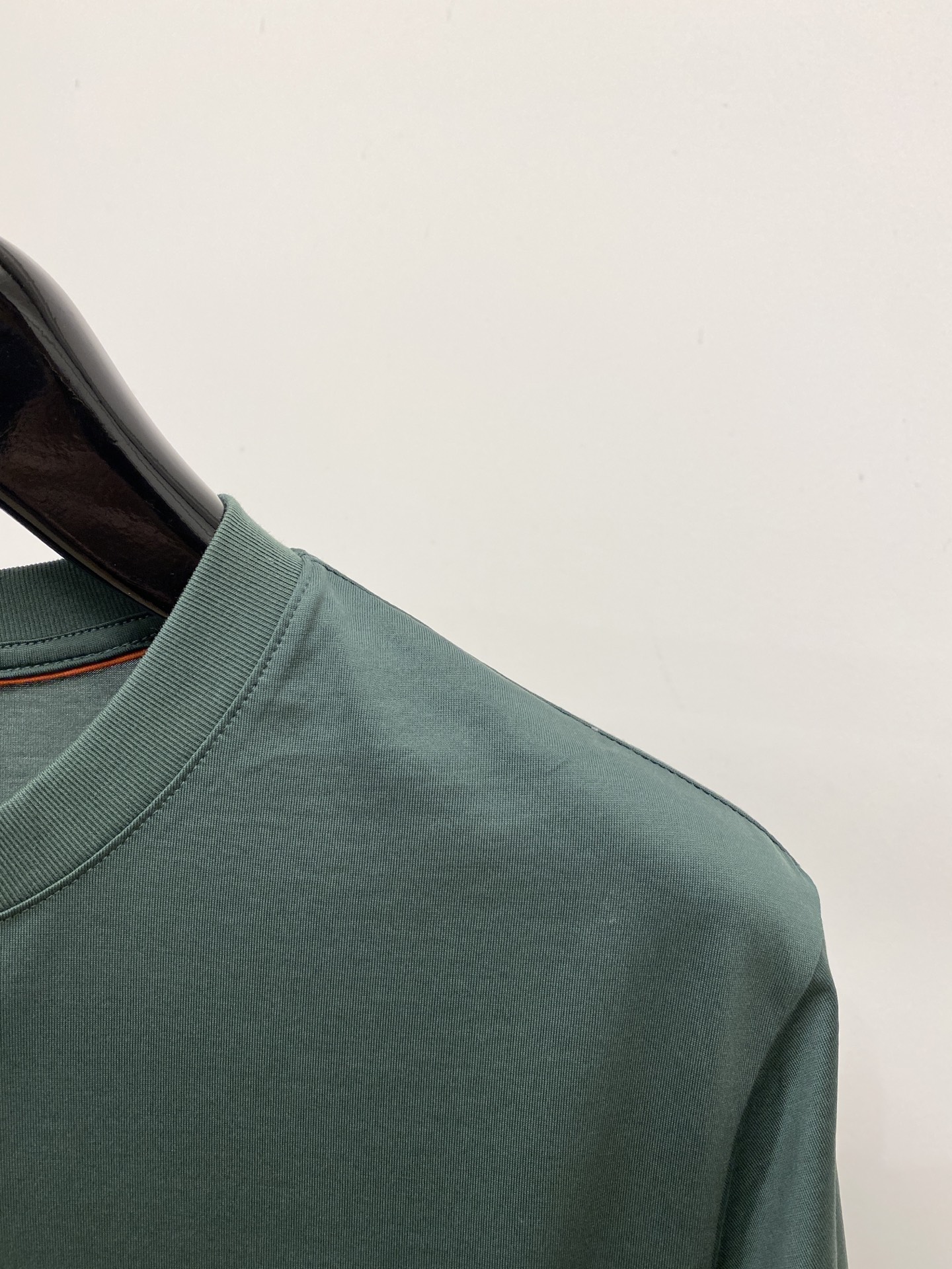Loro Piana、2026新品短袖T恤，帅气时尚，胸前顶级印胶图案字母logo，简约百搭款。面料棉 