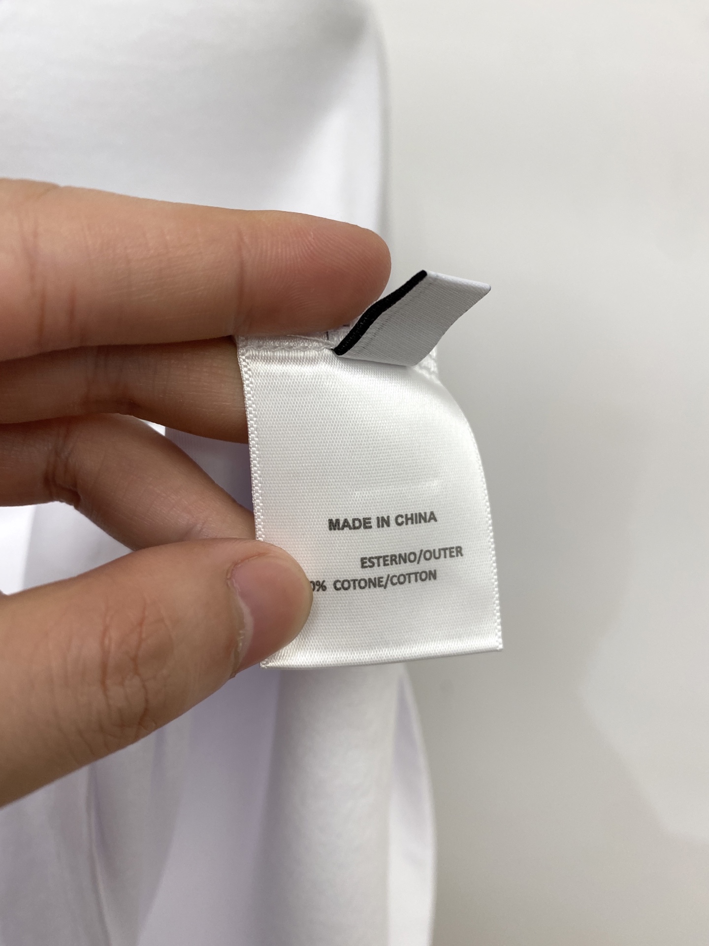 Loro Piana、2026新品短袖T恤，帅气时尚，胸前顶级印胶图案字母logo，简约百搭款。面料棉 