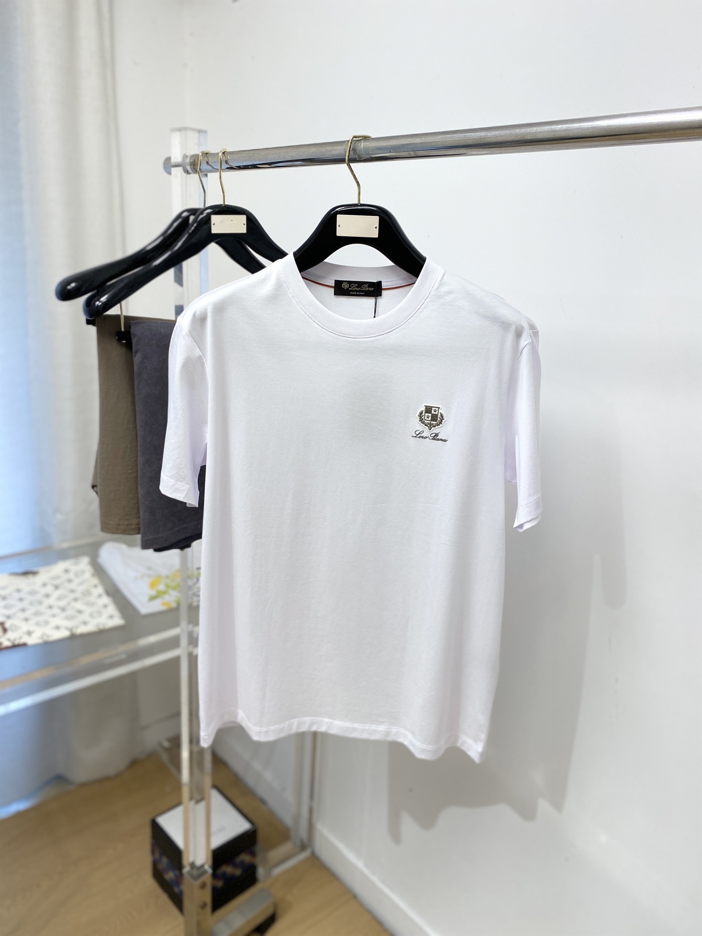 Loro Piana、2026新品短袖T恤，帅气时尚，胸前顶级印胶图案字母logo，简约百搭款。面料棉 