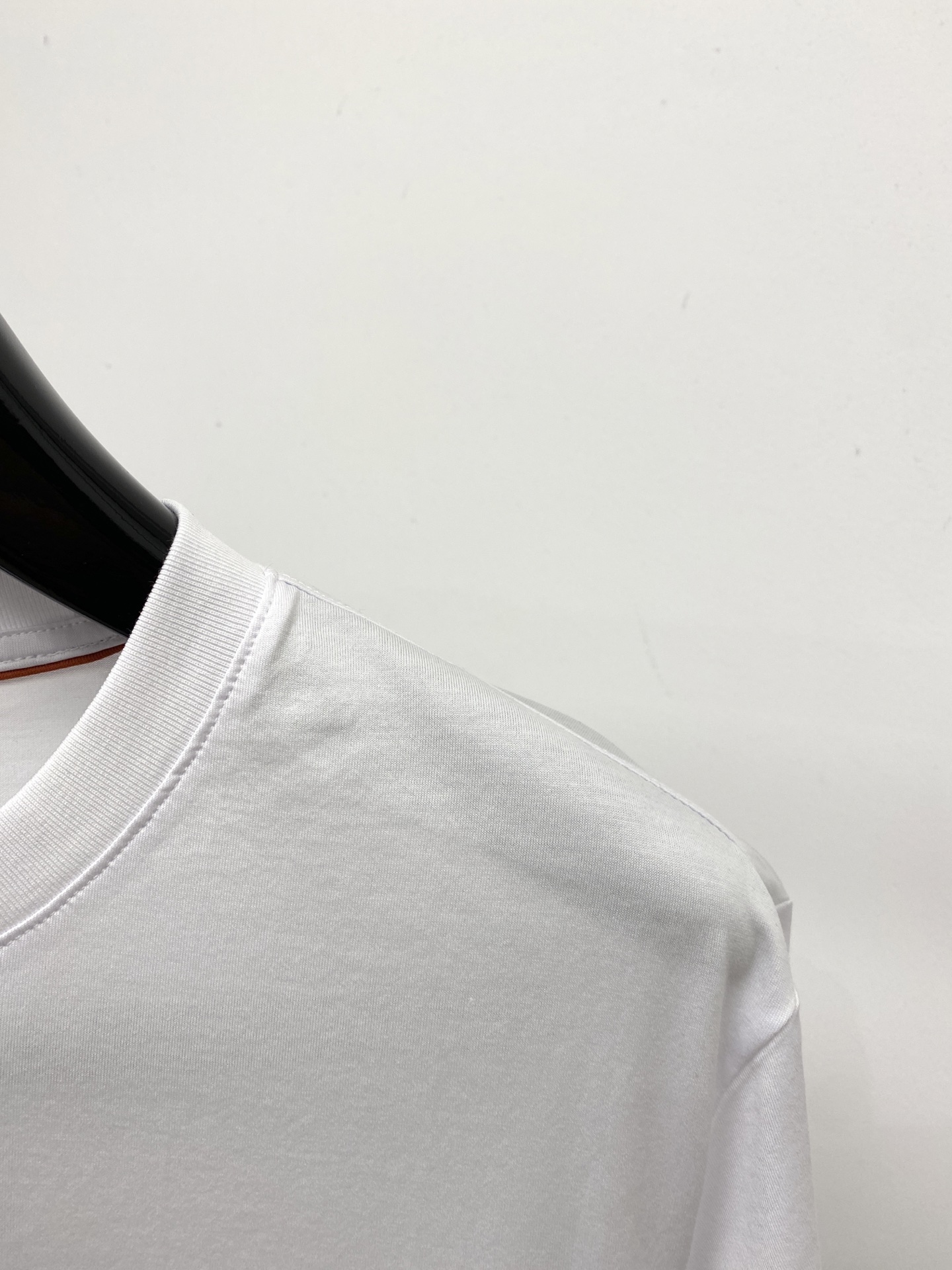 Loro Piana、2026新品短袖T恤，帅气时尚，胸前顶级印胶图案字母logo，简约百搭款。面料棉 