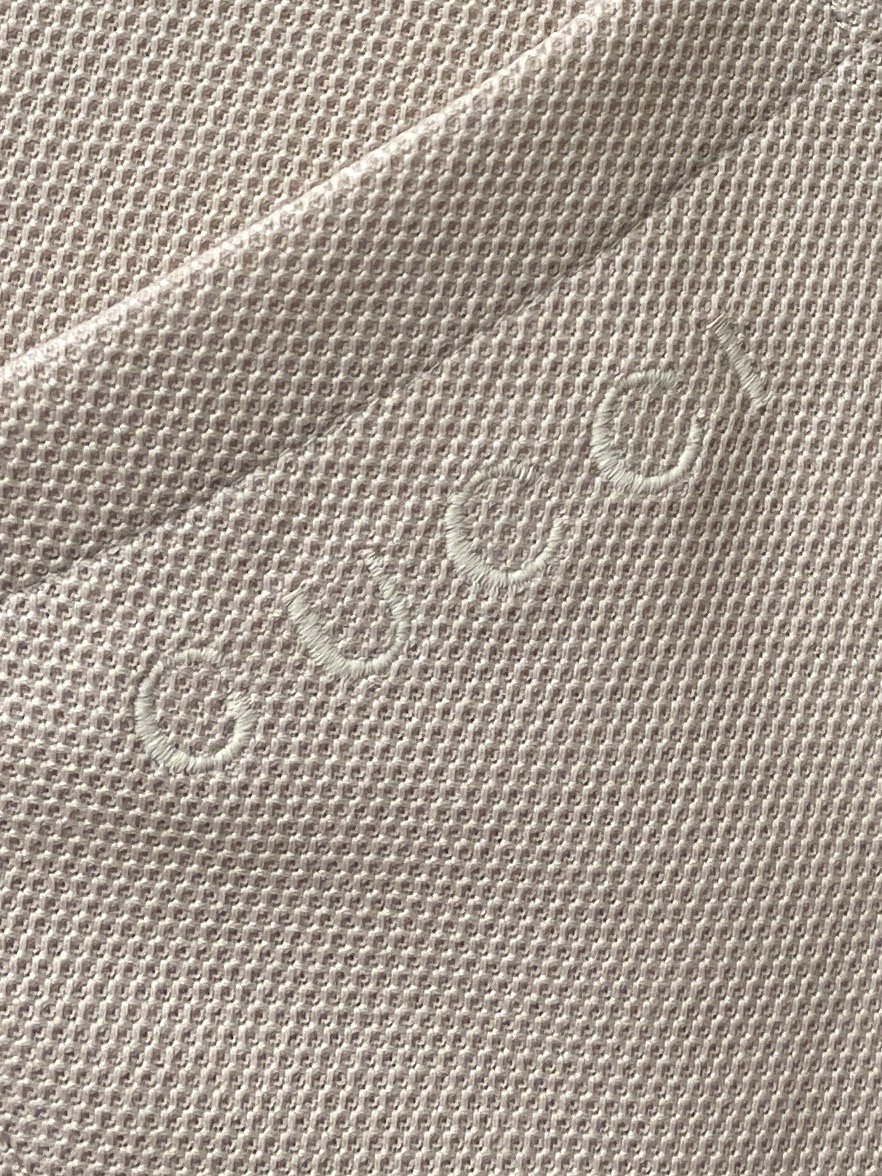 古奇、2026新品短袖T恤，帅气时尚，胸前精致刺绣字母logo，简约百搭款。面料棉 不仅挺括，保持潮流的