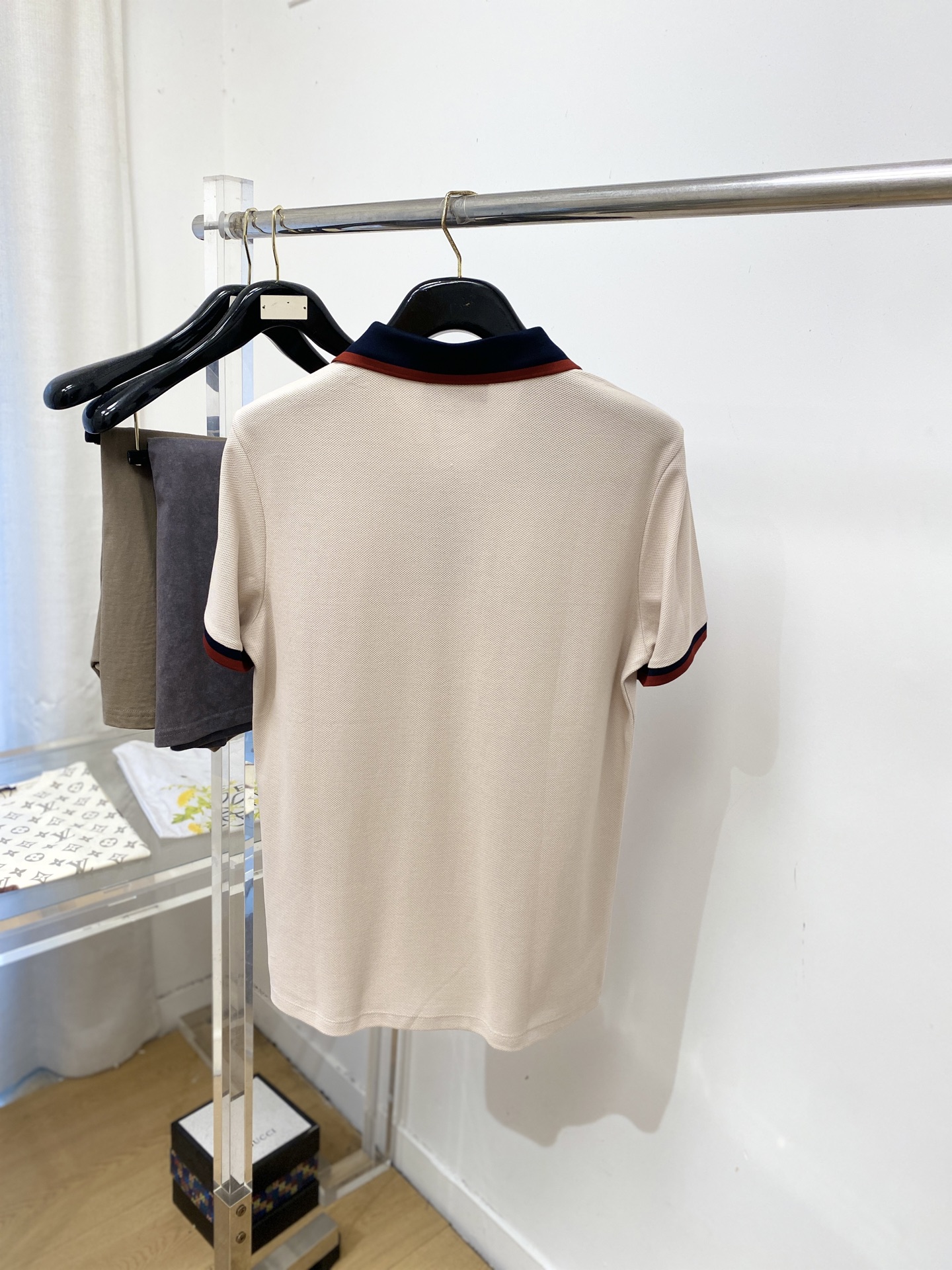 古奇、2026新品短袖T恤，帅气时尚，胸前精致刺绣字母logo，简约百搭款。面料棉 不仅挺括，保持潮流的