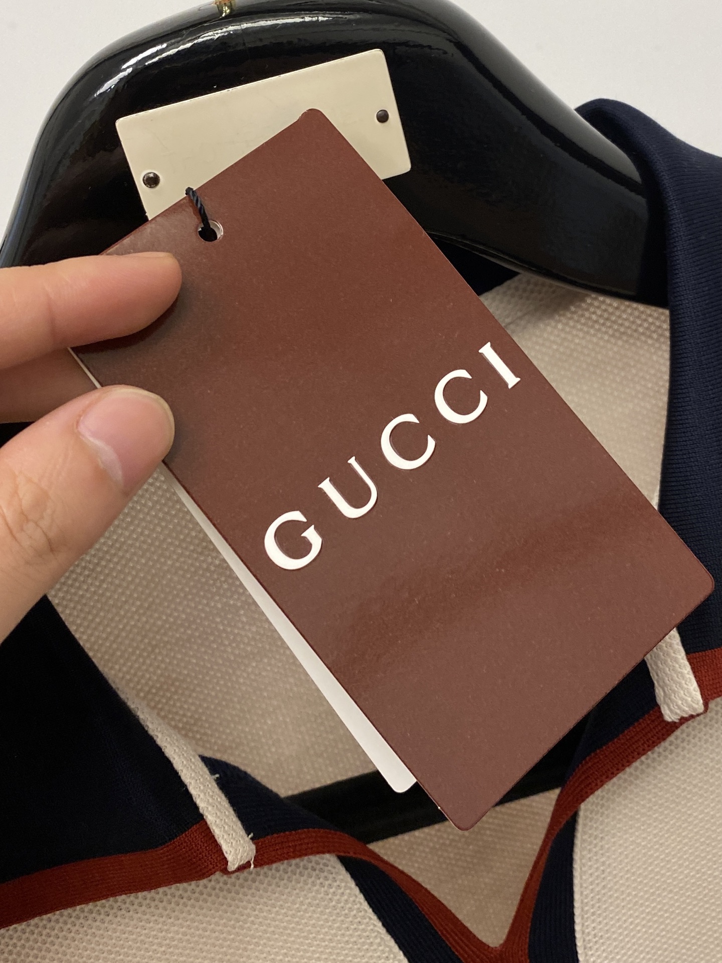 古奇、2026新品短袖T恤，帅气时尚，胸前精致刺绣字母logo，简约百搭款。面料棉 不仅挺括，保持潮流的