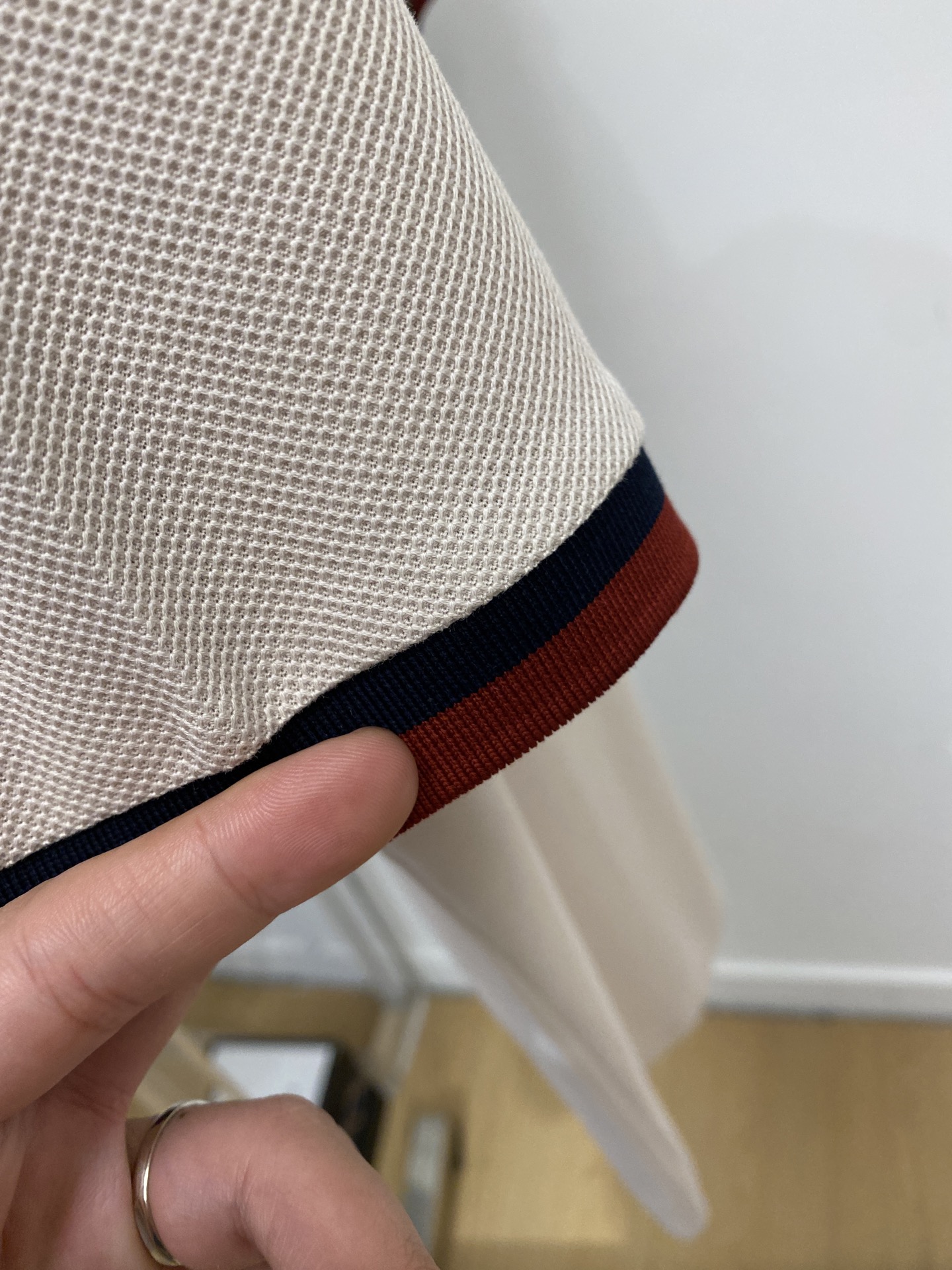 古奇、2026新品短袖T恤，帅气时尚，胸前精致刺绣字母logo，简约百搭款。面料棉 不仅挺括，保持潮流的