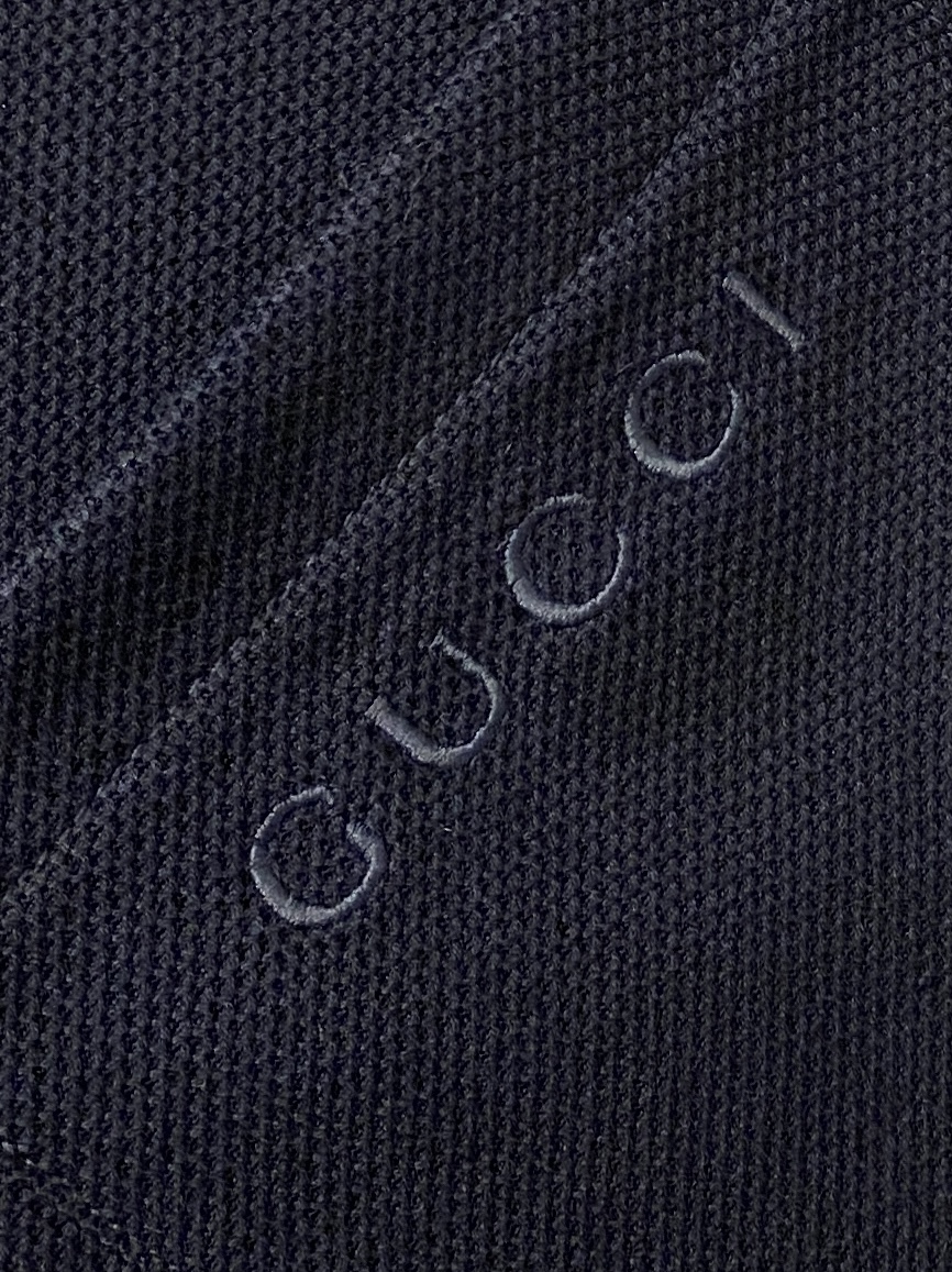 古奇、2026新品短袖T恤，帅气时尚，胸前精致刺绣字母logo，简约百搭款。面料棉 不仅挺括，保持潮流的