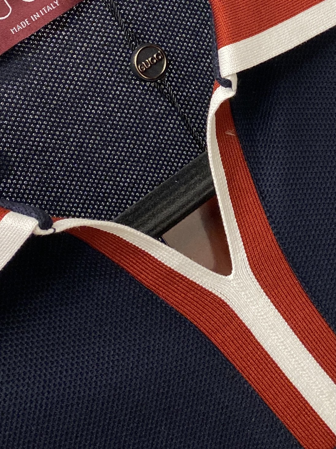 古奇、2026新品短袖T恤，帅气时尚，胸前精致刺绣字母logo，简约百搭款。面料棉 不仅挺括，保持潮流的