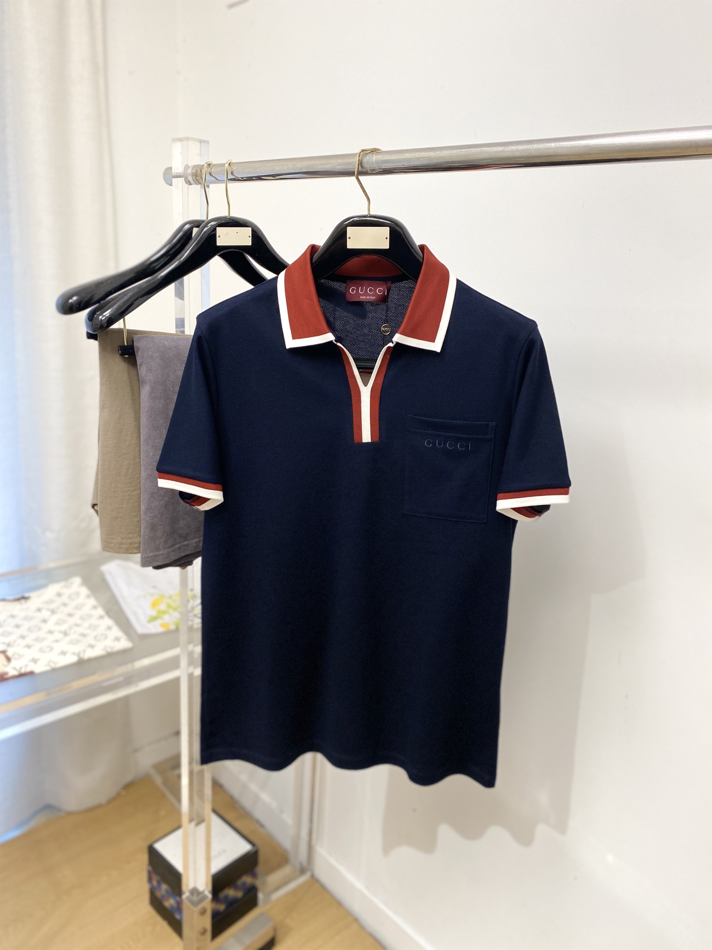 古奇、2026新品短袖T恤，帅气时尚，胸前精致刺绣字母logo，简约百搭款。面料棉 不仅挺括，保持潮流的