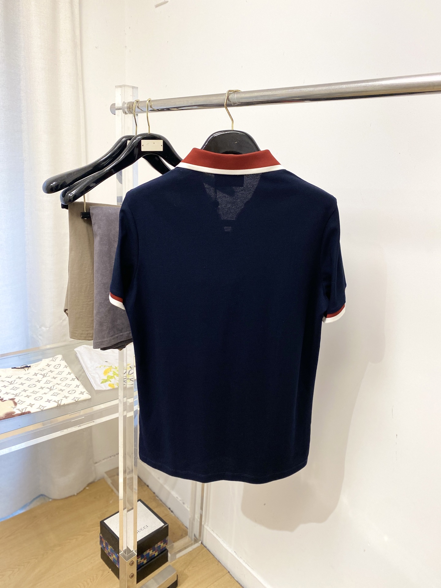 古奇、2026新品短袖T恤，帅气时尚，胸前精致刺绣字母logo，简约百搭款。面料棉 不仅挺括，保持潮流的