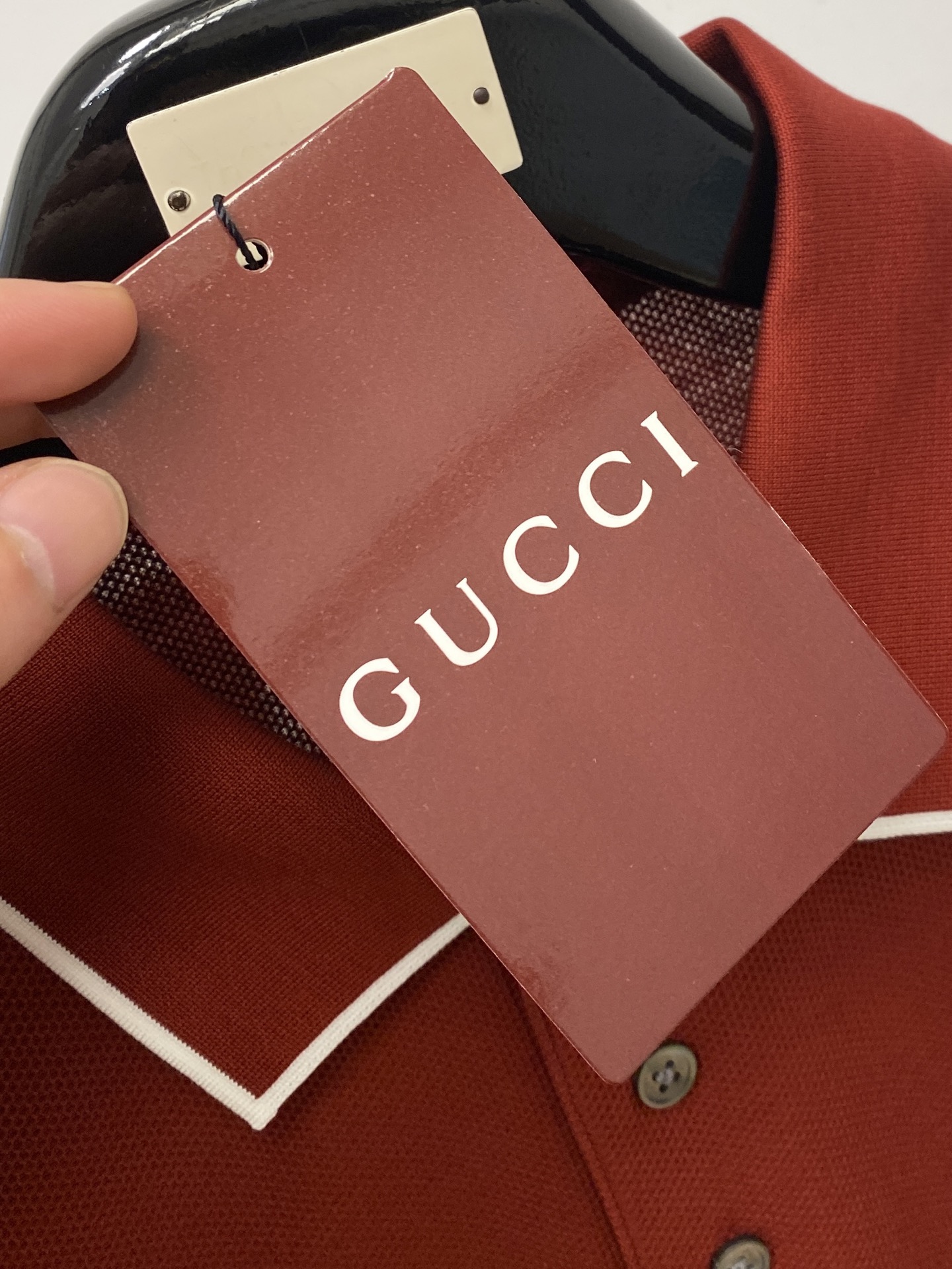 古奇、2026新品短袖T恤，帅气时尚，胸前精致刺绣字母logo，简约百搭款。面料棉 不仅挺括，保持潮流的