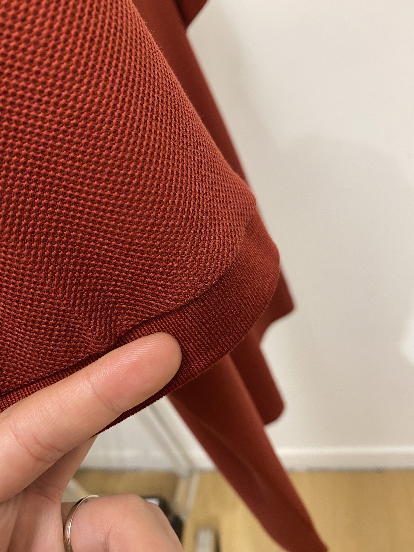 古奇、2026新品短袖T恤，帅气时尚，胸前精致刺绣字母logo，简约百搭款。面料棉 不仅挺括，保持潮流的