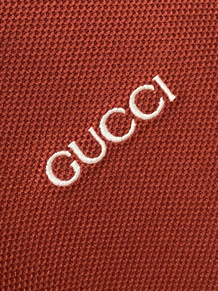 古奇、2026新品短袖T恤，帅气时尚，胸前精致刺绣字母logo，简约百搭款。面料棉 不仅挺括，保持潮流的