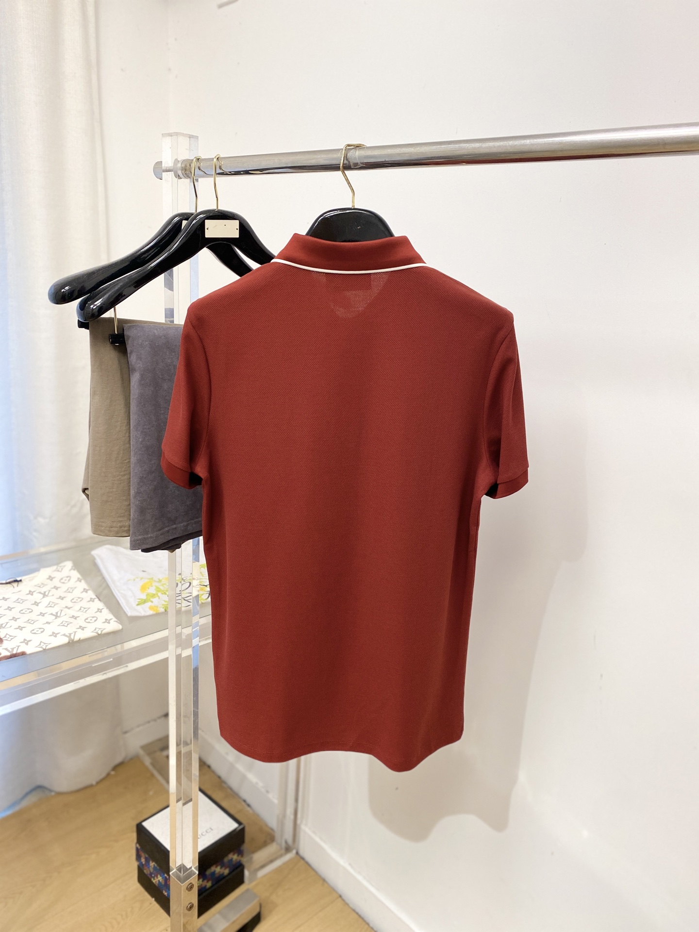 古奇、2026新品短袖T恤，帅气时尚，胸前精致刺绣字母logo，简约百搭款。面料棉 不仅挺括，保持潮流的