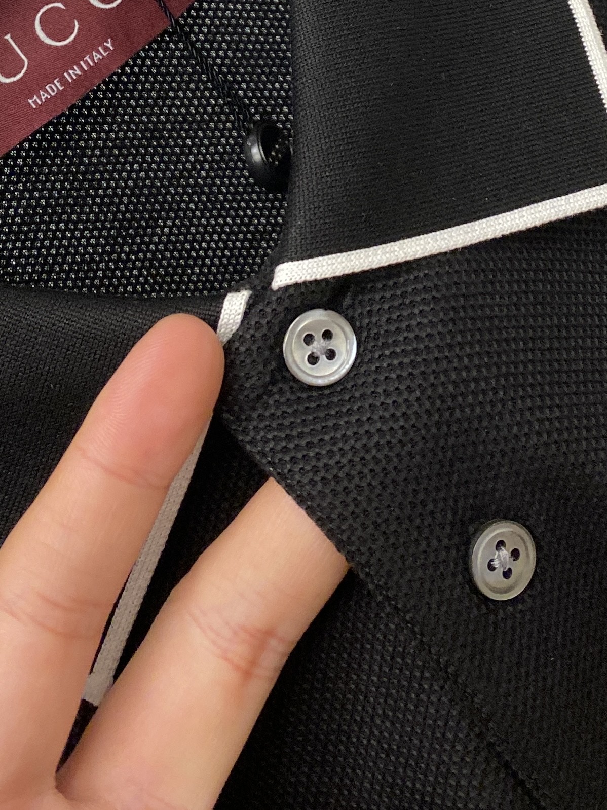 古奇、2026新品短袖T恤，帅气时尚，胸前精致刺绣字母logo，简约百搭款。面料棉 不仅挺括，保持潮流的