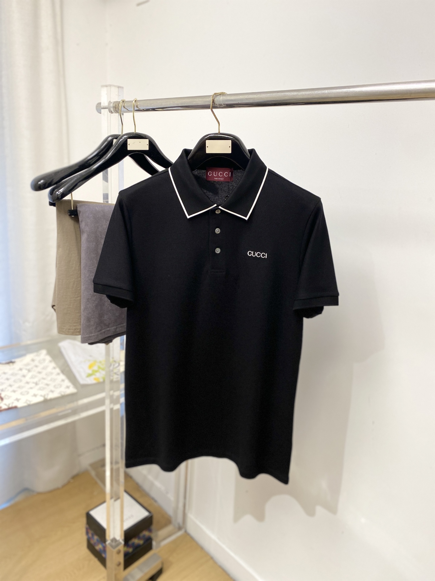 古奇、2026新品短袖T恤，帅气时尚，胸前精致刺绣字母logo，简约百搭款。面料棉 不仅挺括，保持潮流的