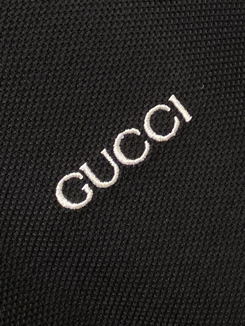 古奇、2026新品短袖T恤，帅气时尚，胸前精致刺绣字母logo，简约百搭款。面料棉 不仅挺括，保持潮流的