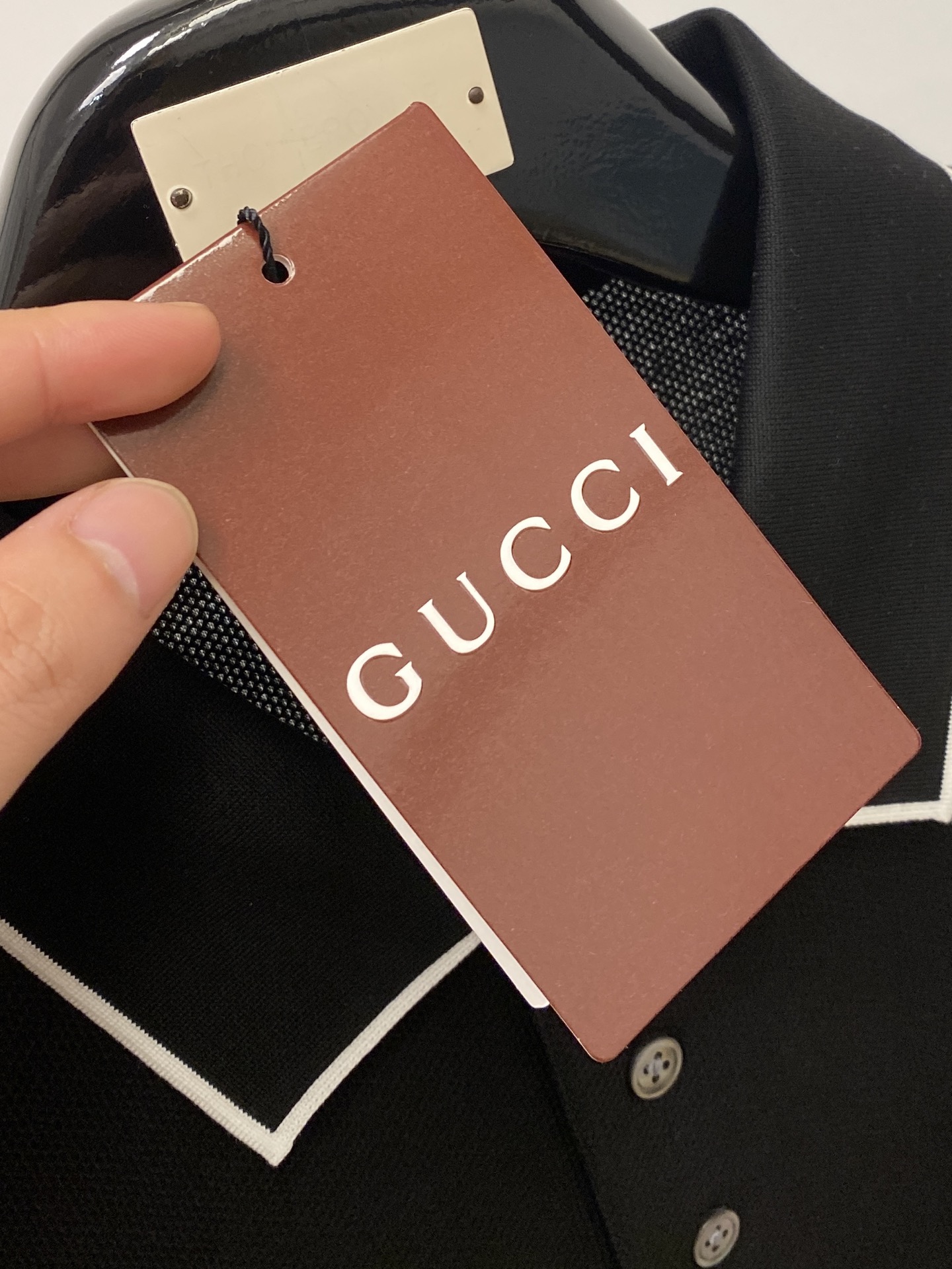 古奇、2026新品短袖T恤，帅气时尚，胸前精致刺绣字母logo，简约百搭款。面料棉 不仅挺括，保持潮流的