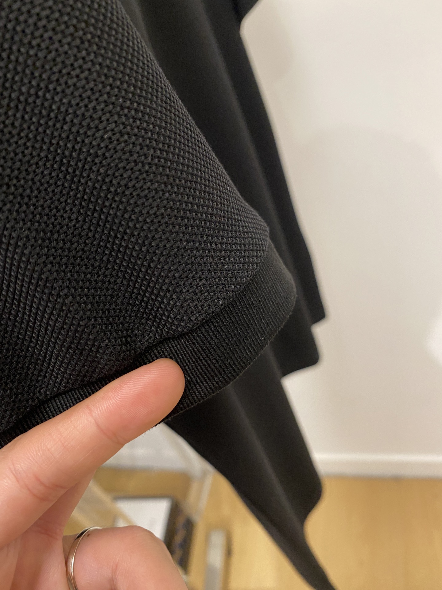 古奇、2026新品短袖T恤，帅气时尚，胸前精致刺绣字母logo，简约百搭款。面料棉 不仅挺括，保持潮流的