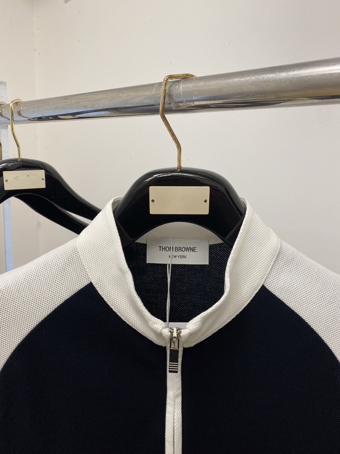 TB、2026新品短袖T恤，帅气时尚，胸前精致刺绣图案logo，简约百搭款。面料棉 不仅挺括，保持潮流的