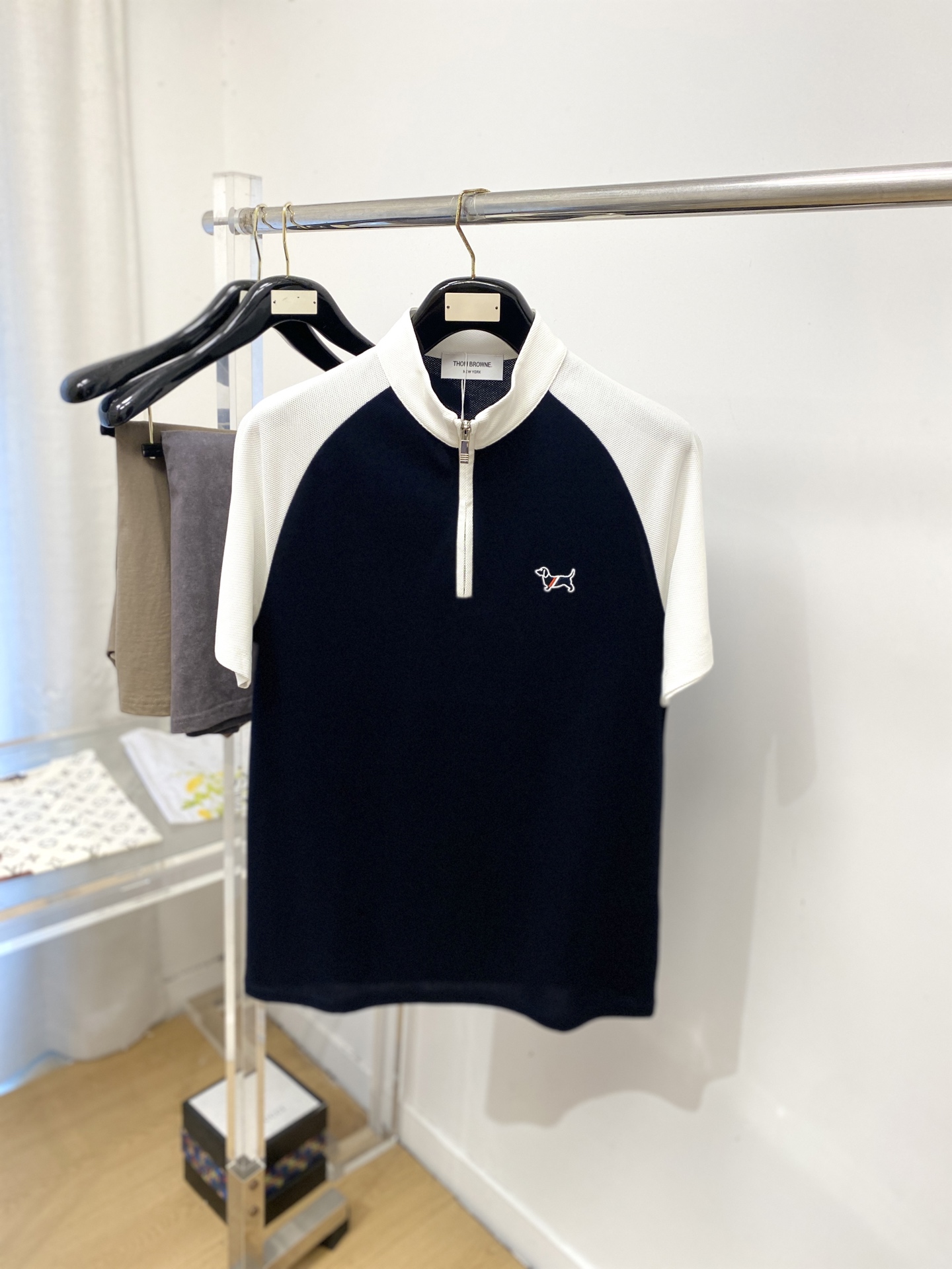 TB、2026新品短袖T恤，帅气时尚，胸前精致刺绣图案logo，简约百搭款。面料棉 不仅挺括，保持潮流的