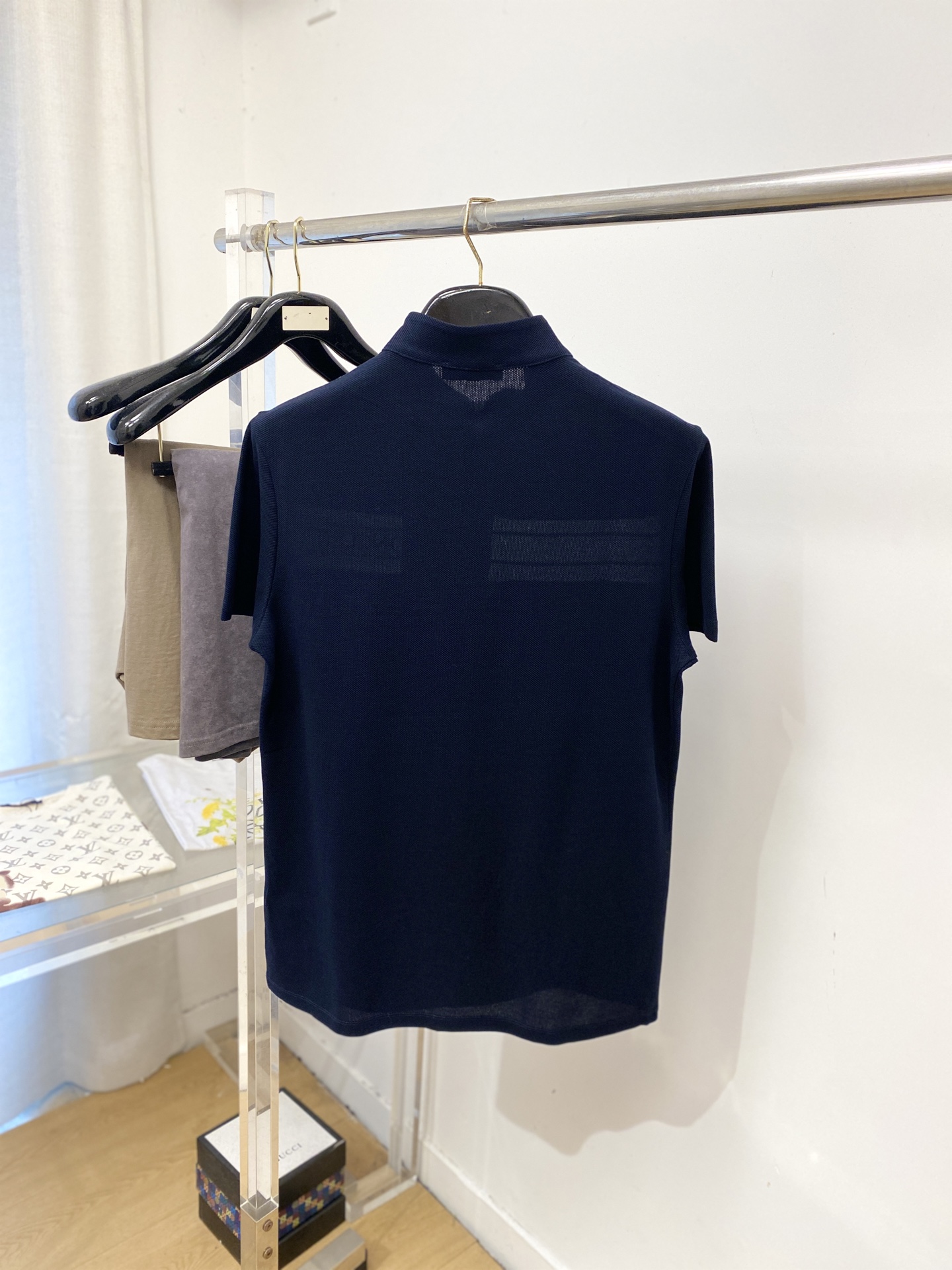 蒙口、2026新品短袖T恤，帅气时尚，胸前精致刺绣字母logo，简约百搭款。面料棉 不仅挺括，保持潮流的