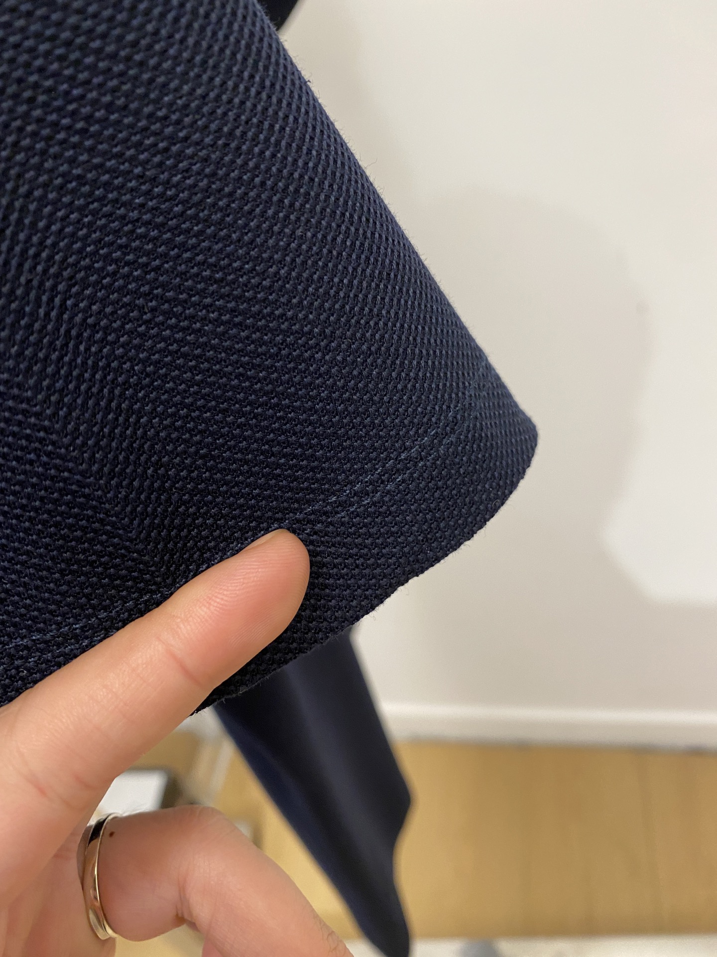 蒙口、2026新品短袖T恤，帅气时尚，胸前精致刺绣字母logo，简约百搭款。面料棉 不仅挺括，保持潮流的