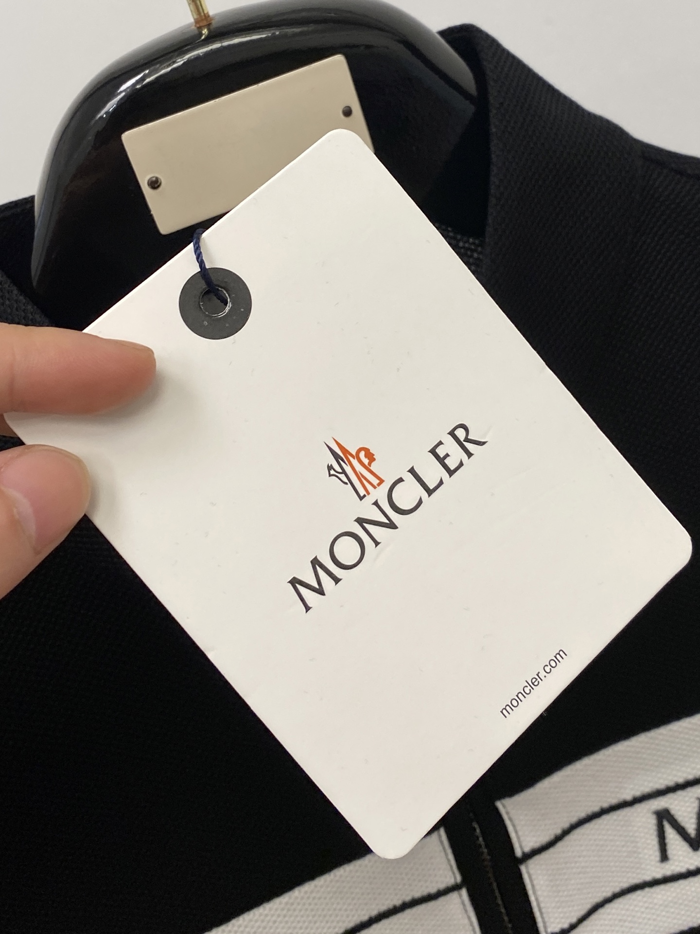 蒙口、2026新品短袖T恤，帅气时尚，胸前精致刺绣字母logo，简约百搭款。面料棉 不仅挺括，保持潮流的