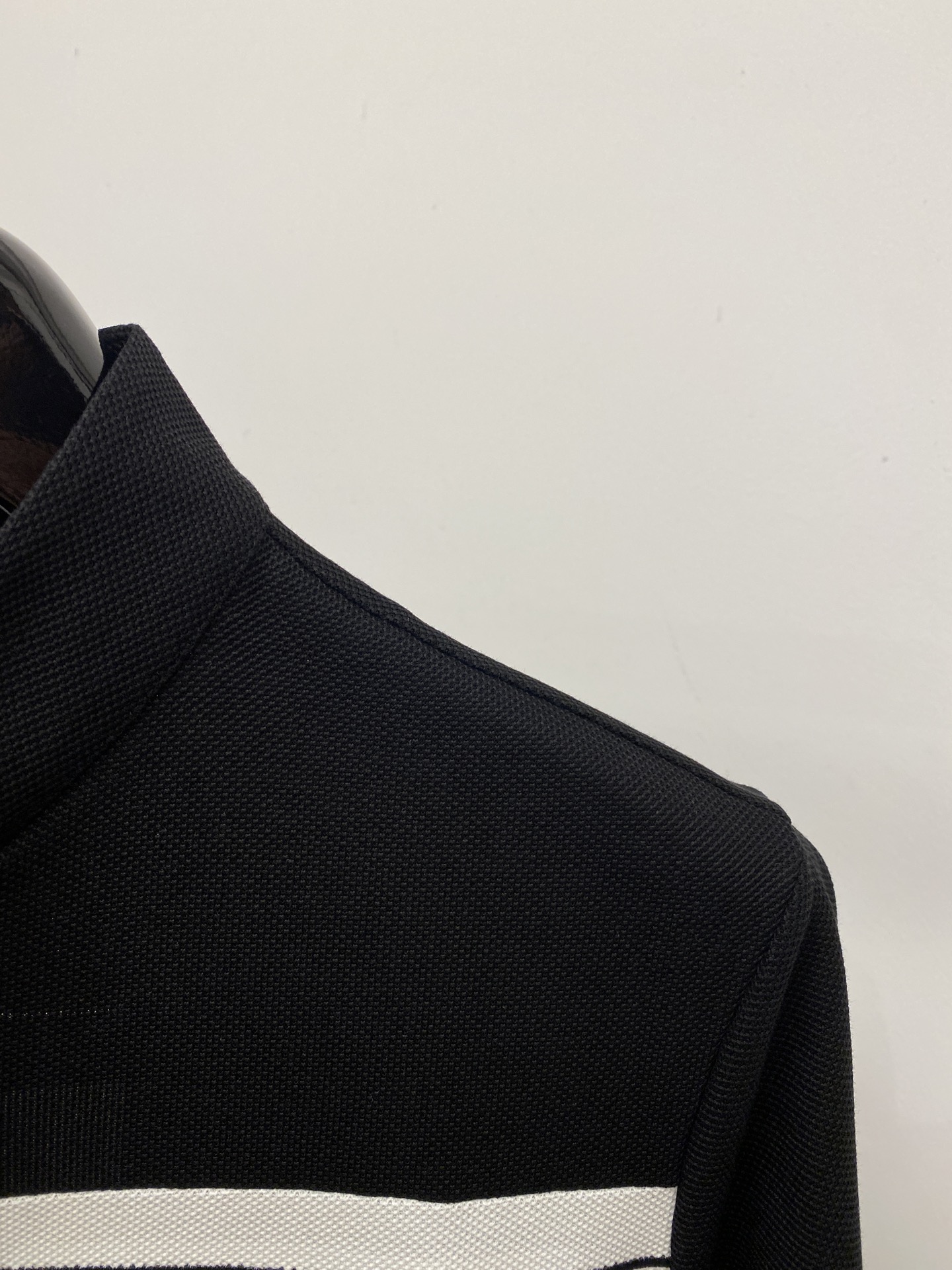 蒙口、2026新品短袖T恤，帅气时尚，胸前精致刺绣字母logo，简约百搭款。面料棉 不仅挺括，保持潮流的