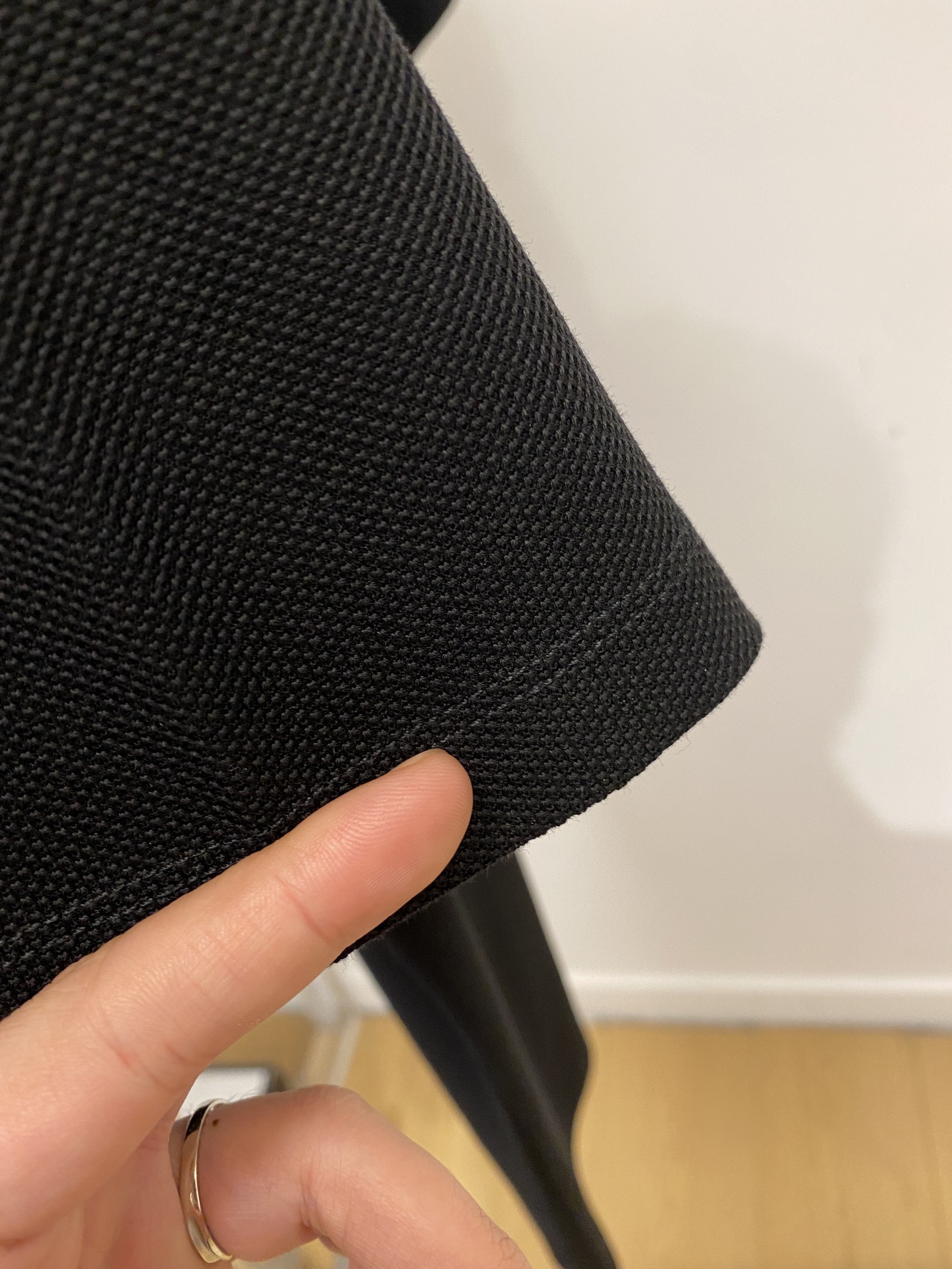 蒙口、2026新品短袖T恤，帅气时尚，胸前精致刺绣字母logo，简约百搭款。面料棉 不仅挺括，保持潮流的