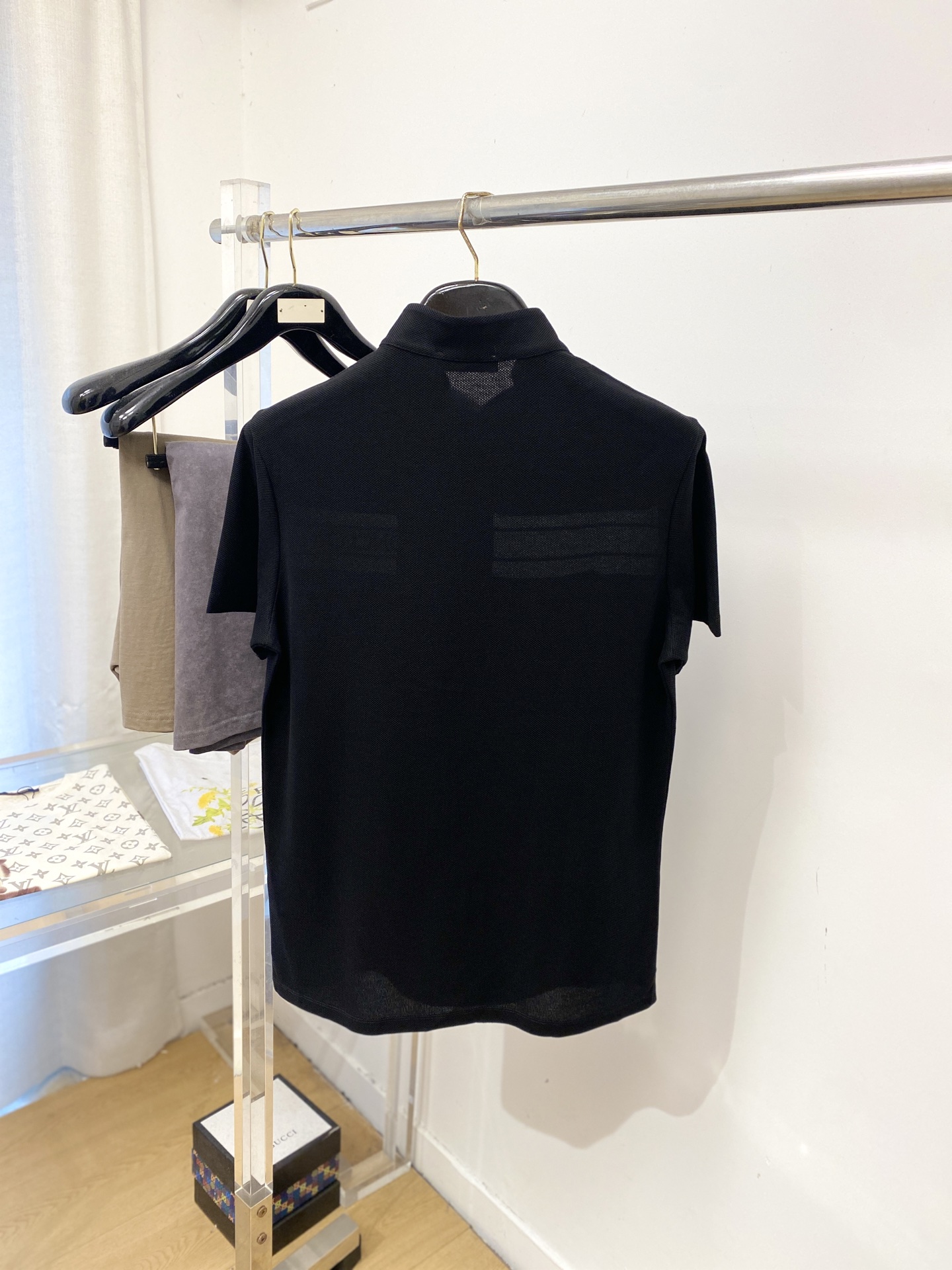 蒙口、2026新品短袖T恤，帅气时尚，胸前精致刺绣字母logo，简约百搭款。面料棉 不仅挺括，保持潮流的