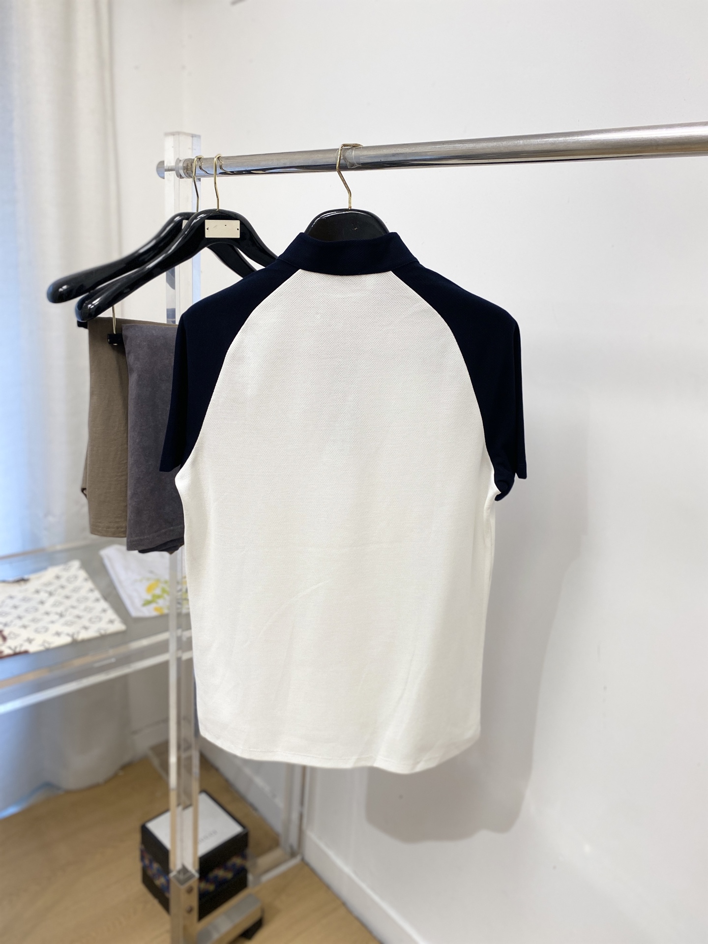 TB、2026新品短袖T恤，帅气时尚，胸前精致刺绣图案logo，简约百搭款。面料棉 不仅挺括，保持潮流的