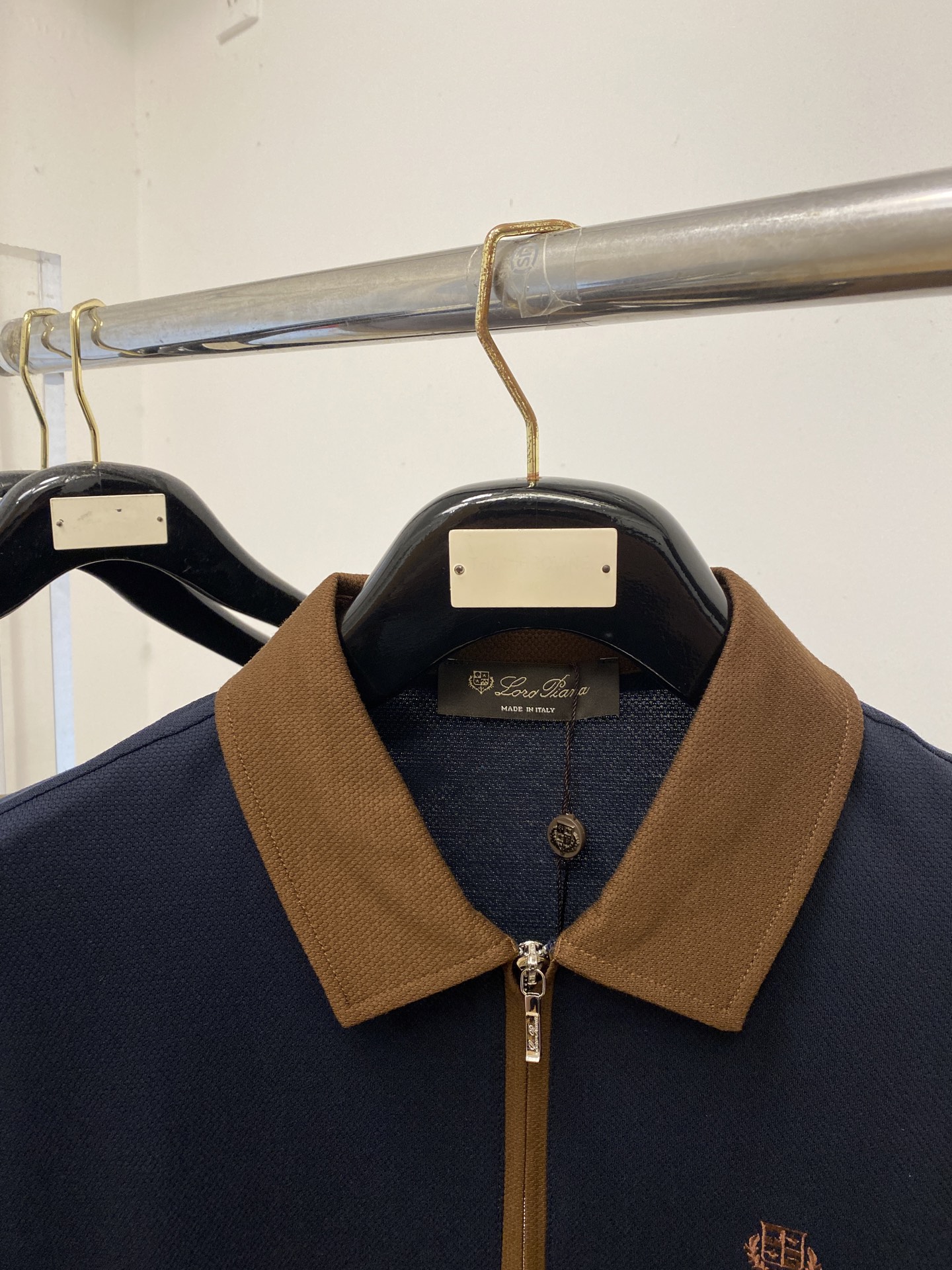 Loro Piana、2026新品短袖T恤，帅气时尚，胸前精致刺绣图案Logo，简约百搭款。面料棉 不仅