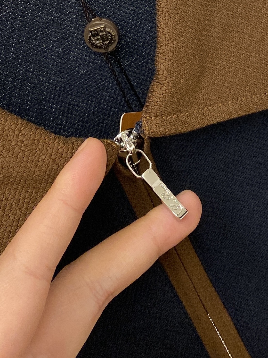 Loro Piana、2026新品短袖T恤，帅气时尚，胸前精致刺绣图案Logo，简约百搭款。面料棉 不仅